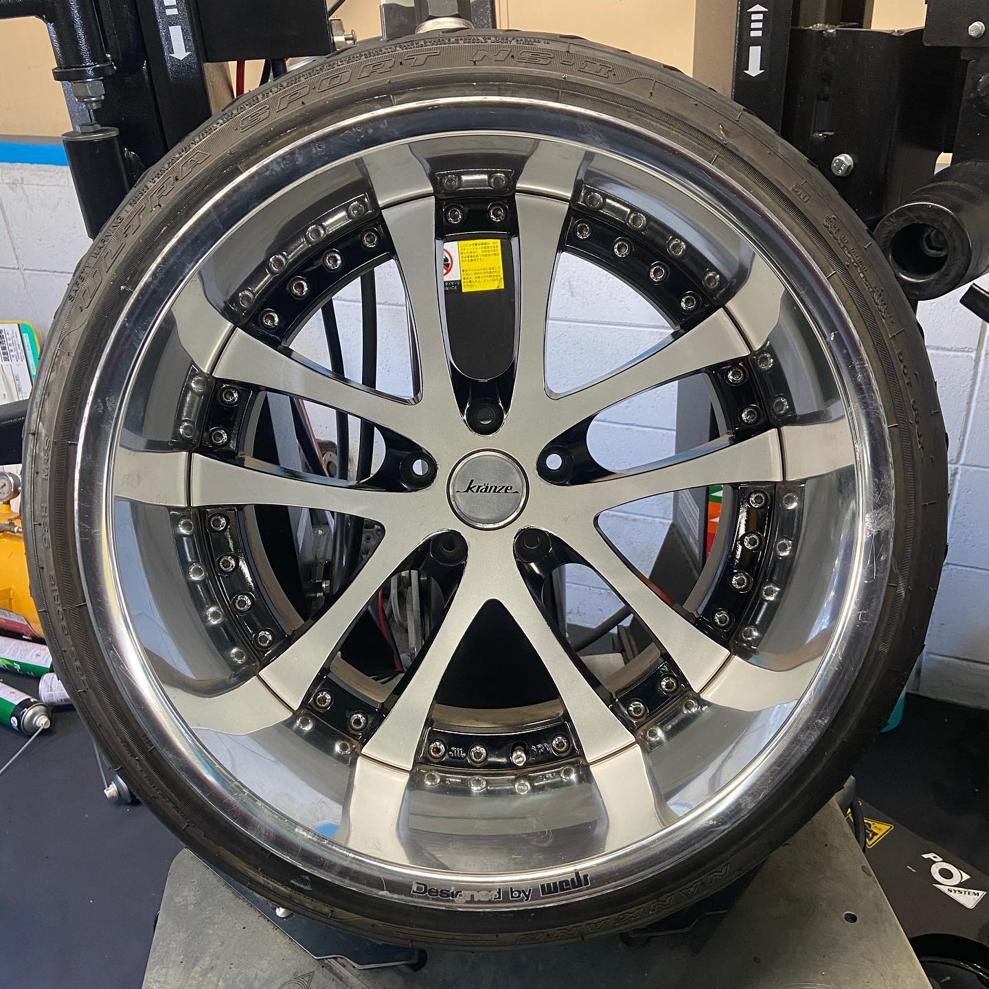 18インチ 12J 285/30R18 ホイール装着例 - CARSERVICE GRAVITY