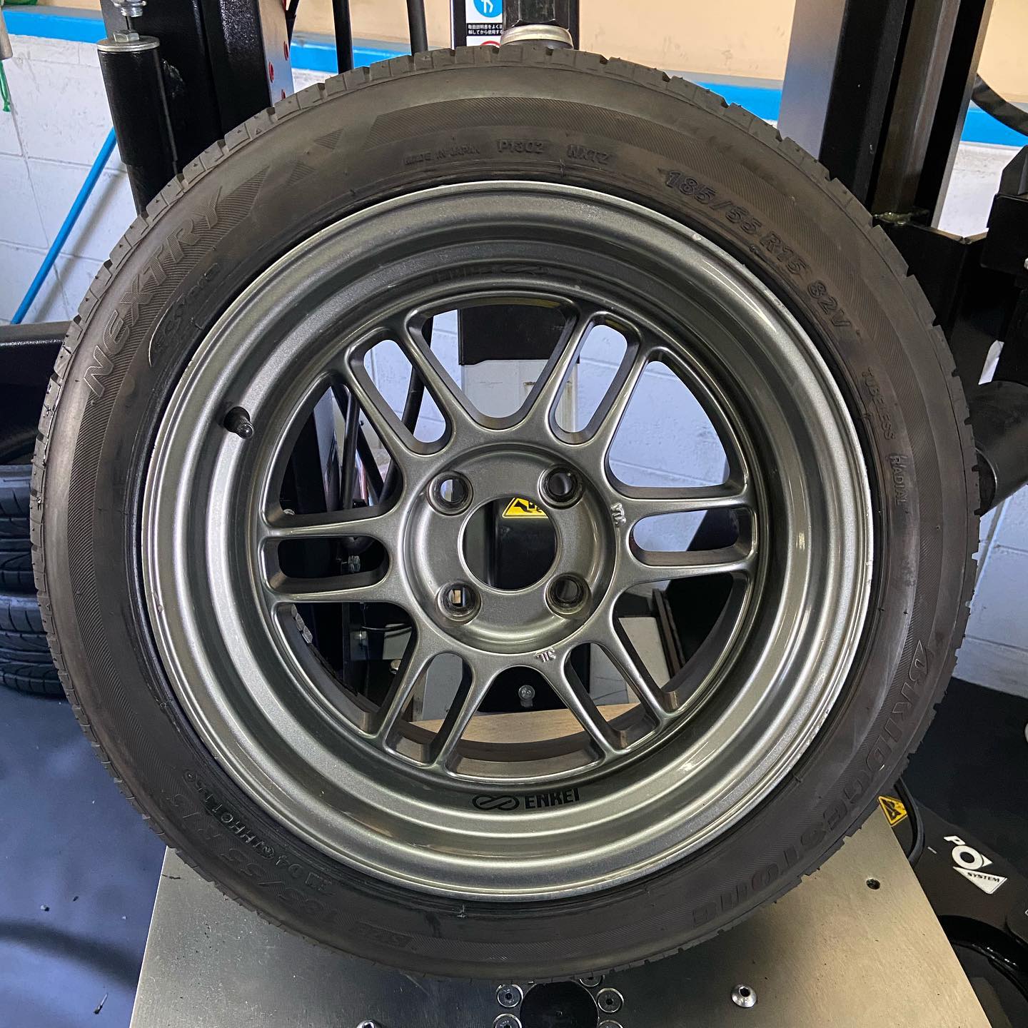 15インチ 8J 185/55R15 ホイール装着例 - CARSERVICE GRAVITY