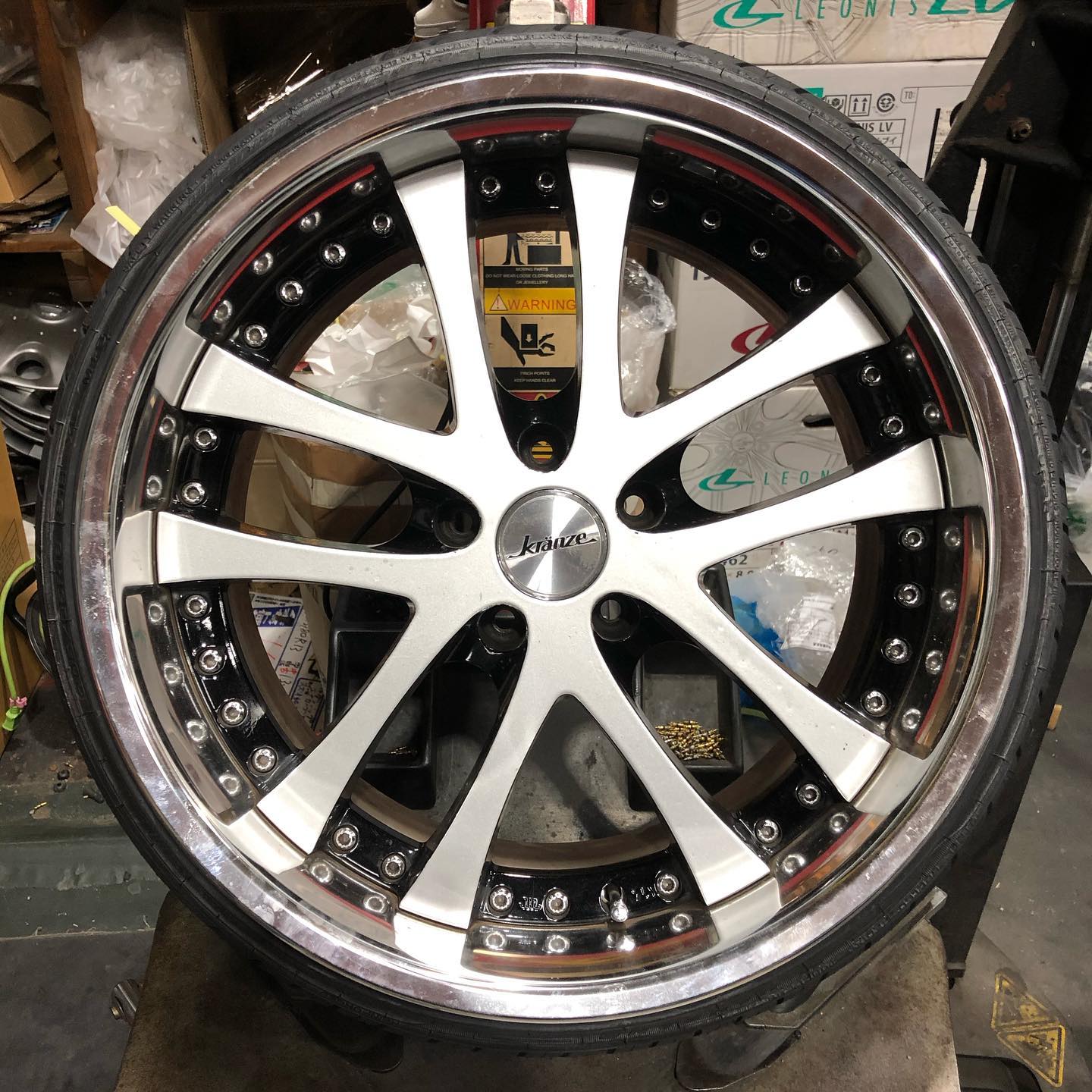 18インチ 9.5J 205/35R18 ホイール装着例 - CARSERVICE GRAVITY