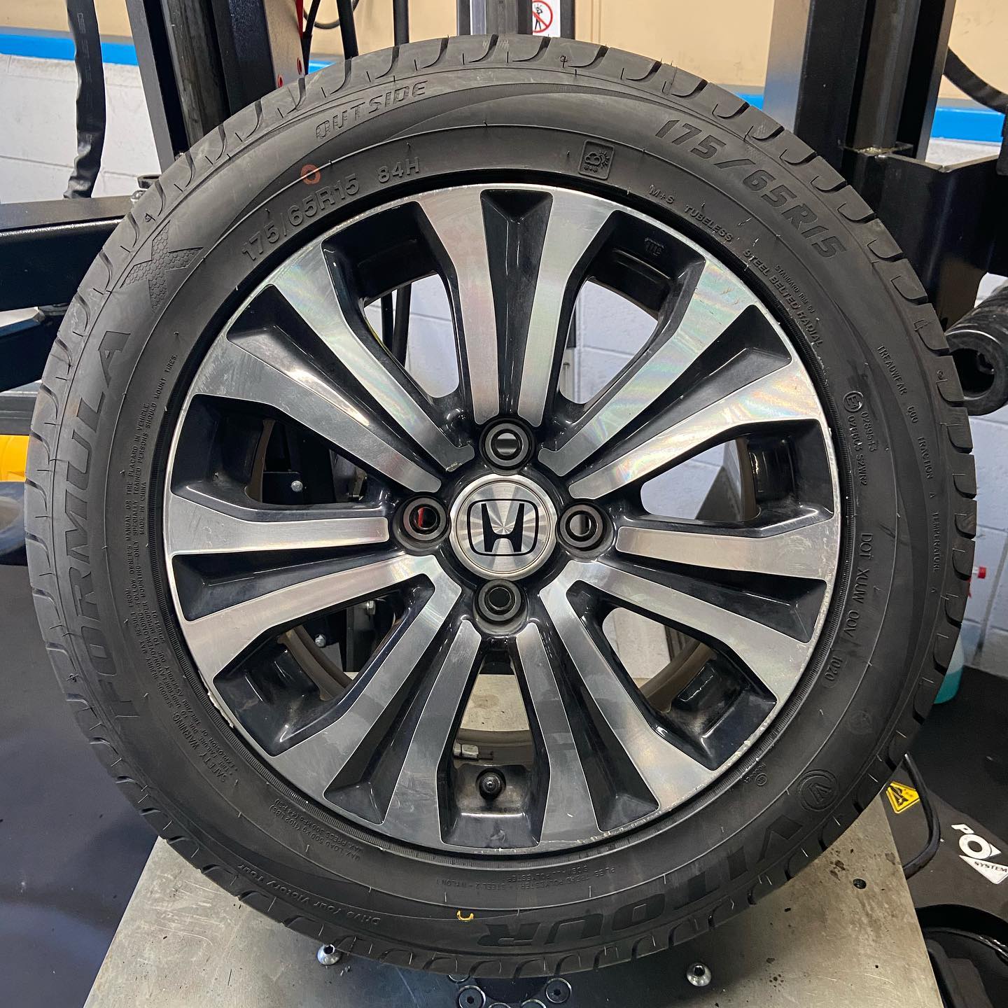15インチ 5.5J 175/65R15 ホイール装着例 - CARSERVICE GRAVITY