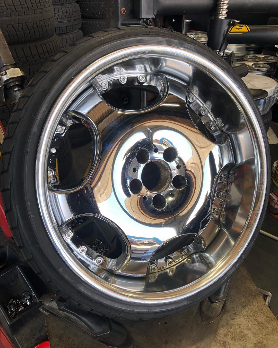 19インチ 9J 215/35R19 ホイール装着例 - CARSERVICE GRAVITY