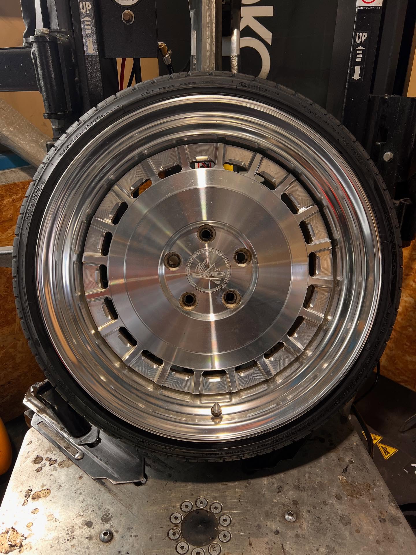 17インチ 8.5J 195/40R17 ホイール装着例 - CARSERVICE GRAVITY