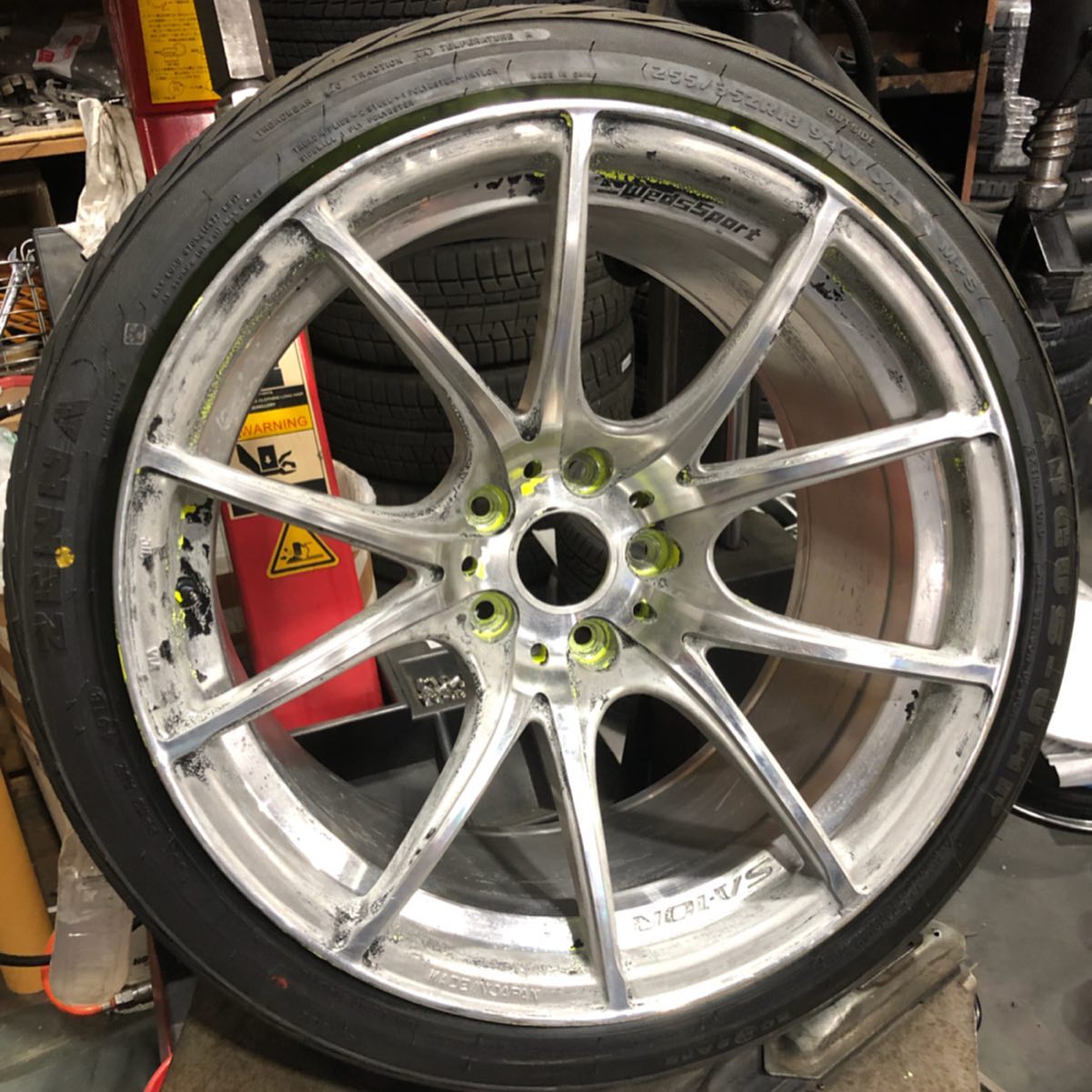 18インチ 10.5J 255/35R18 ホイール装着例 - CARSERVICE GRAVITY