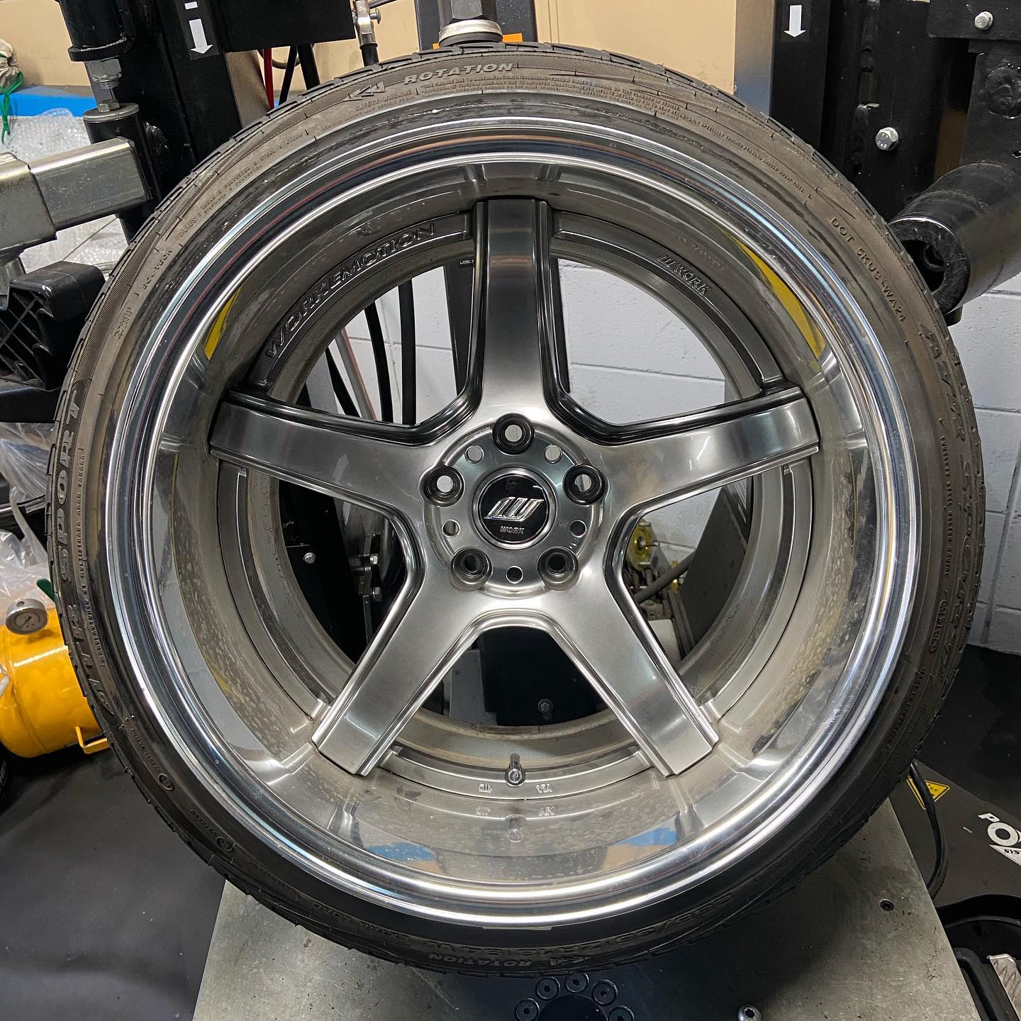 18インチ 11.5J 255/35R18 ホイール装着例 - CARSERVICE GRAVITY
