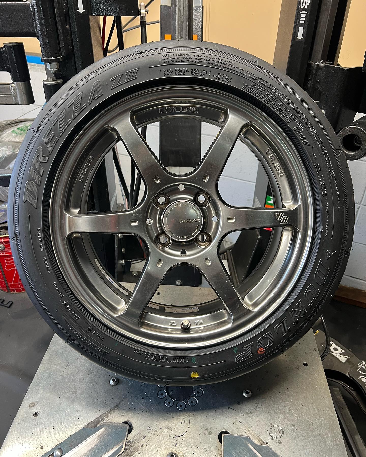 16インチ 6.5J 195/50R16 ホイール装着例 - CARSERVICE GRAVITY