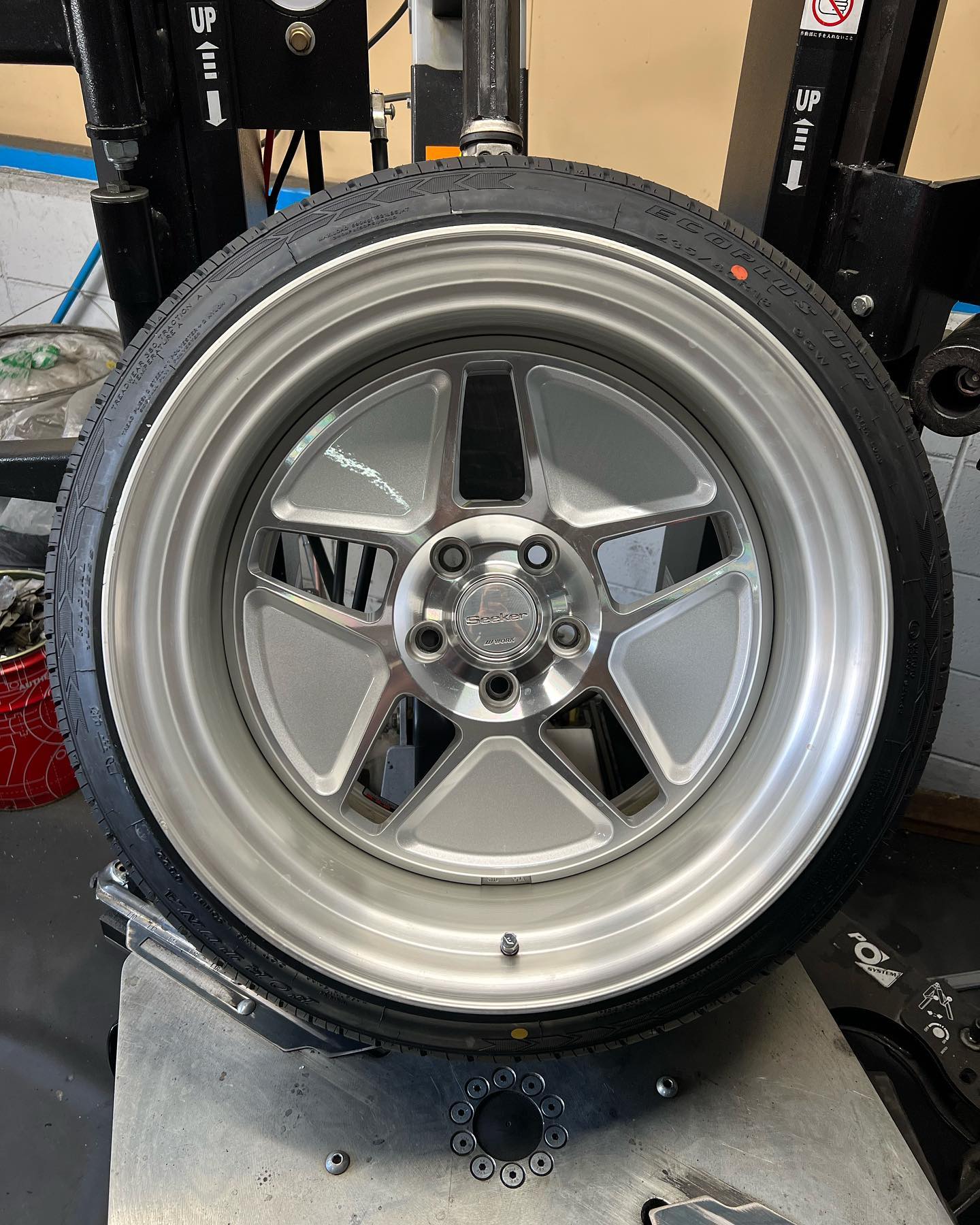 18インチ 11.5J 235/40R18 ホイール装着例 - CARSERVICE GRAVITY