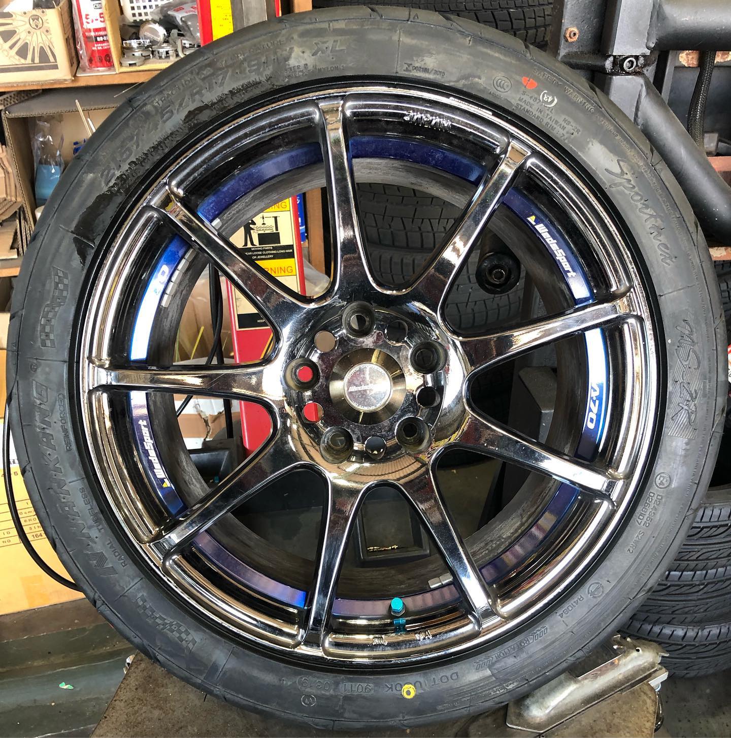 17インチ 8J 215/45R17 ホイール装着例 - CARSERVICE GRAVITY