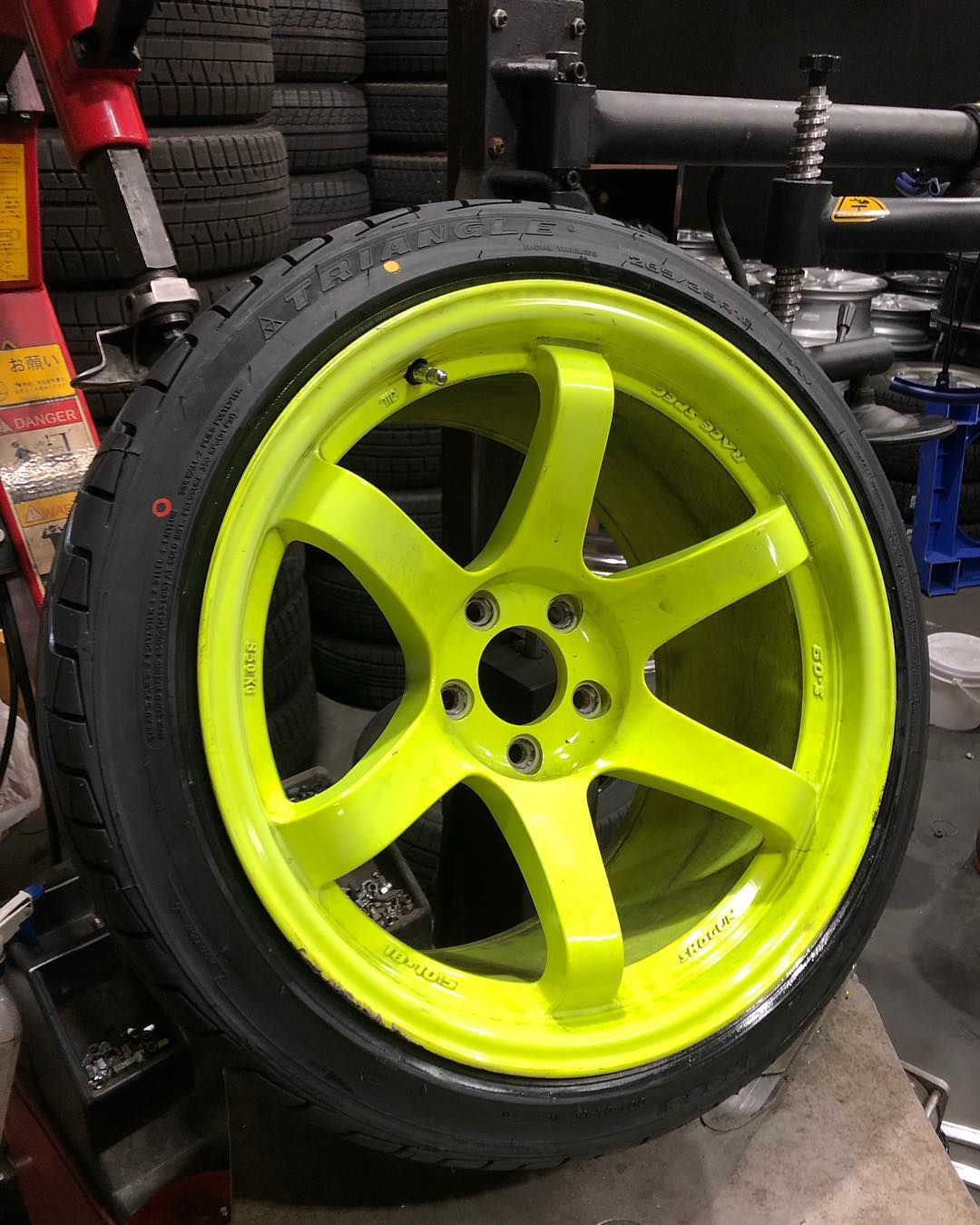 18インチ 10.5J 265/35R18 ホイール装着例 - CARSERVICE GRAVITY