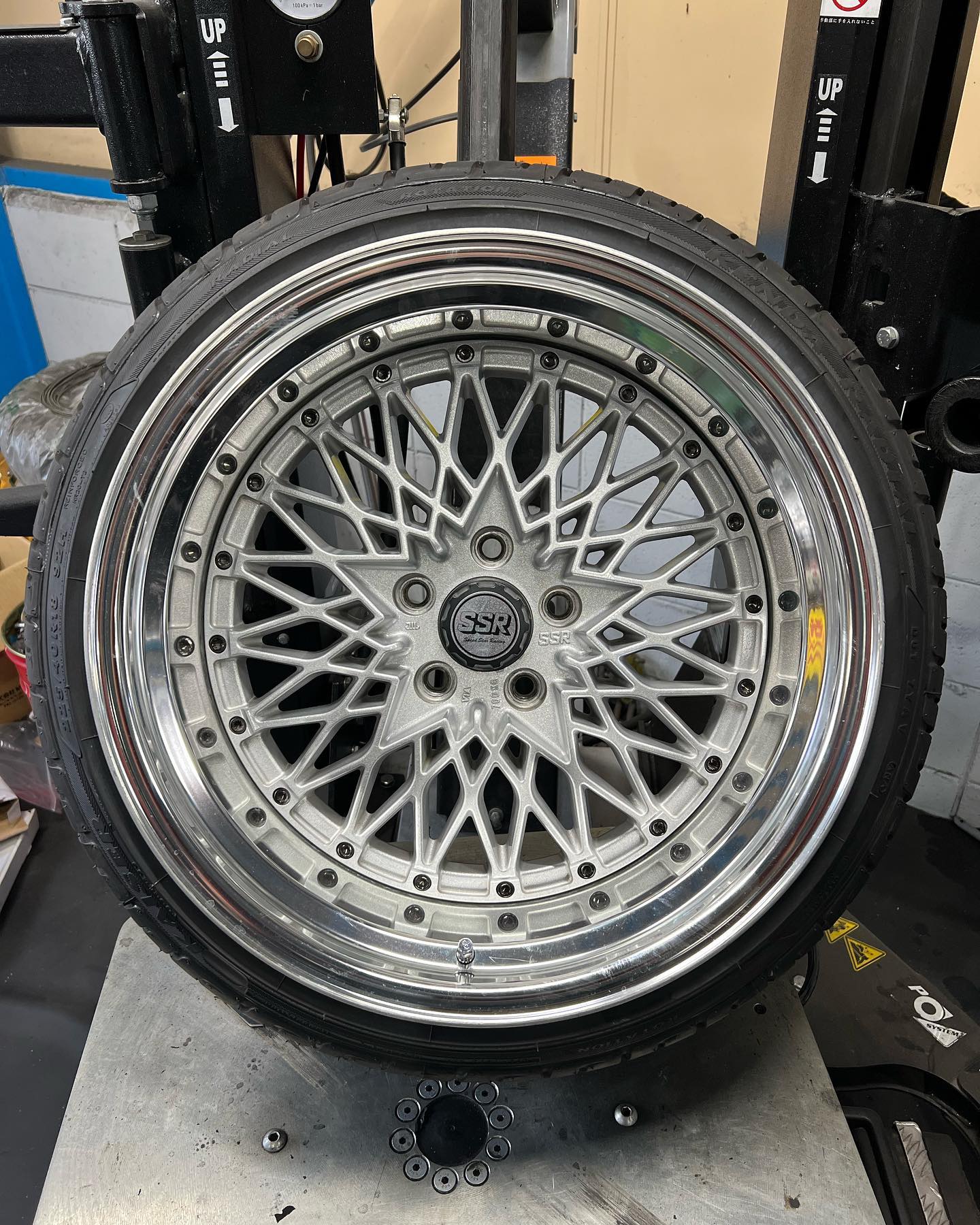 18インチ 10J 225/40R18 ホイール装着例 - CARSERVICE GRAVITY