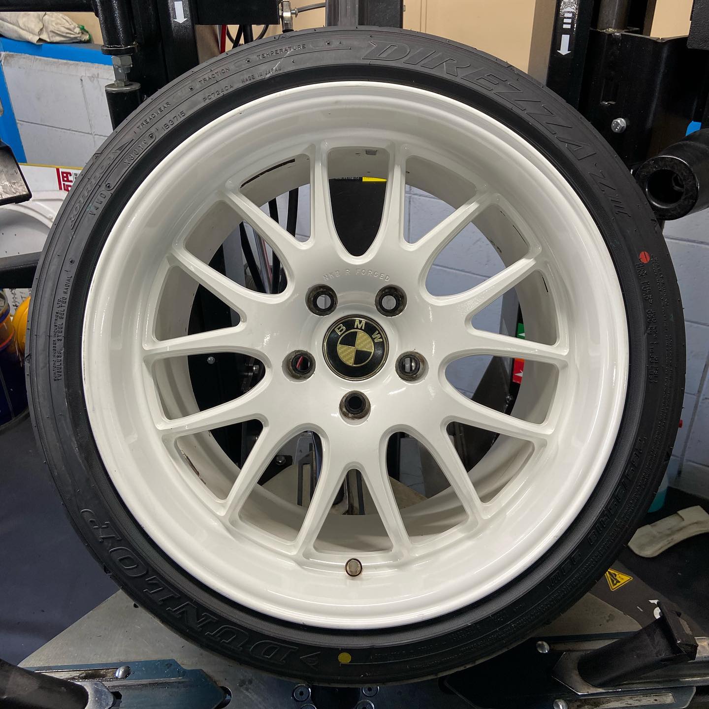 18インチ 10.5J 265/35R18 ホイール装着例 - CARSERVICE GRAVITY