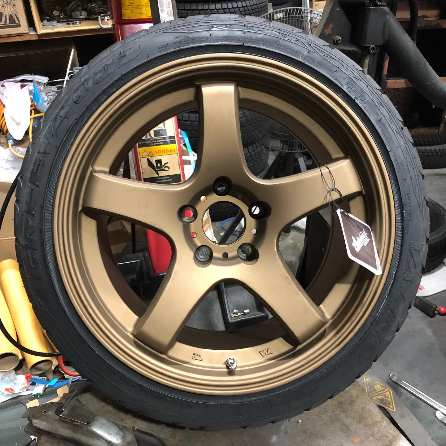 17インチ 9.5J 215/45R17 ホイール装着例 - CARSERVICE GRAVITY