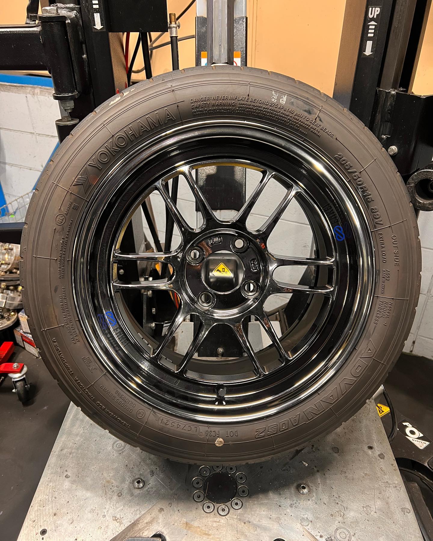 15インチ 8J 205/50R15 ホイール装着例 - CARSERVICE GRAVITY