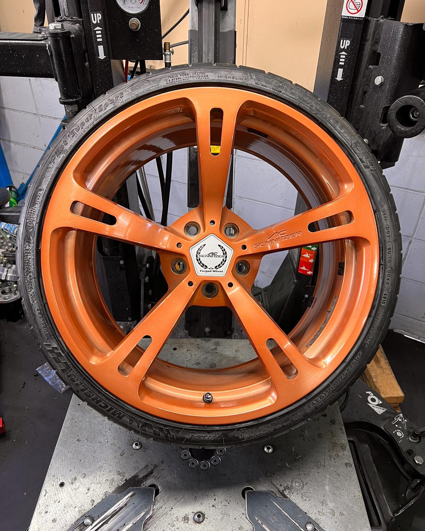 20インチ 10J 285/25R20 ホイール装着例 - CARSERVICE GRAVITY