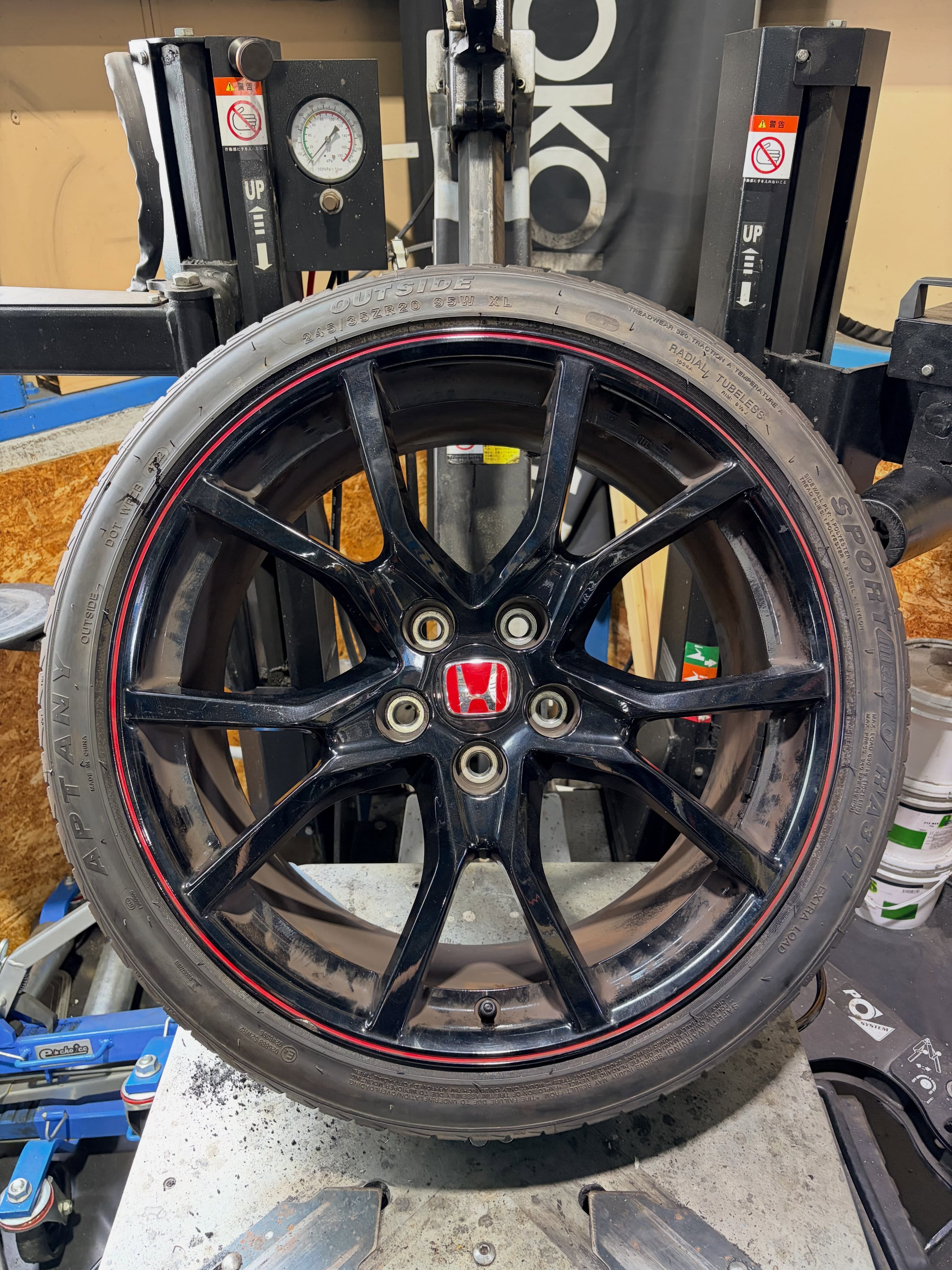 18インチ 8.5J 245/35R18 ホイール装着例 - CARSERVICE GRAVITY