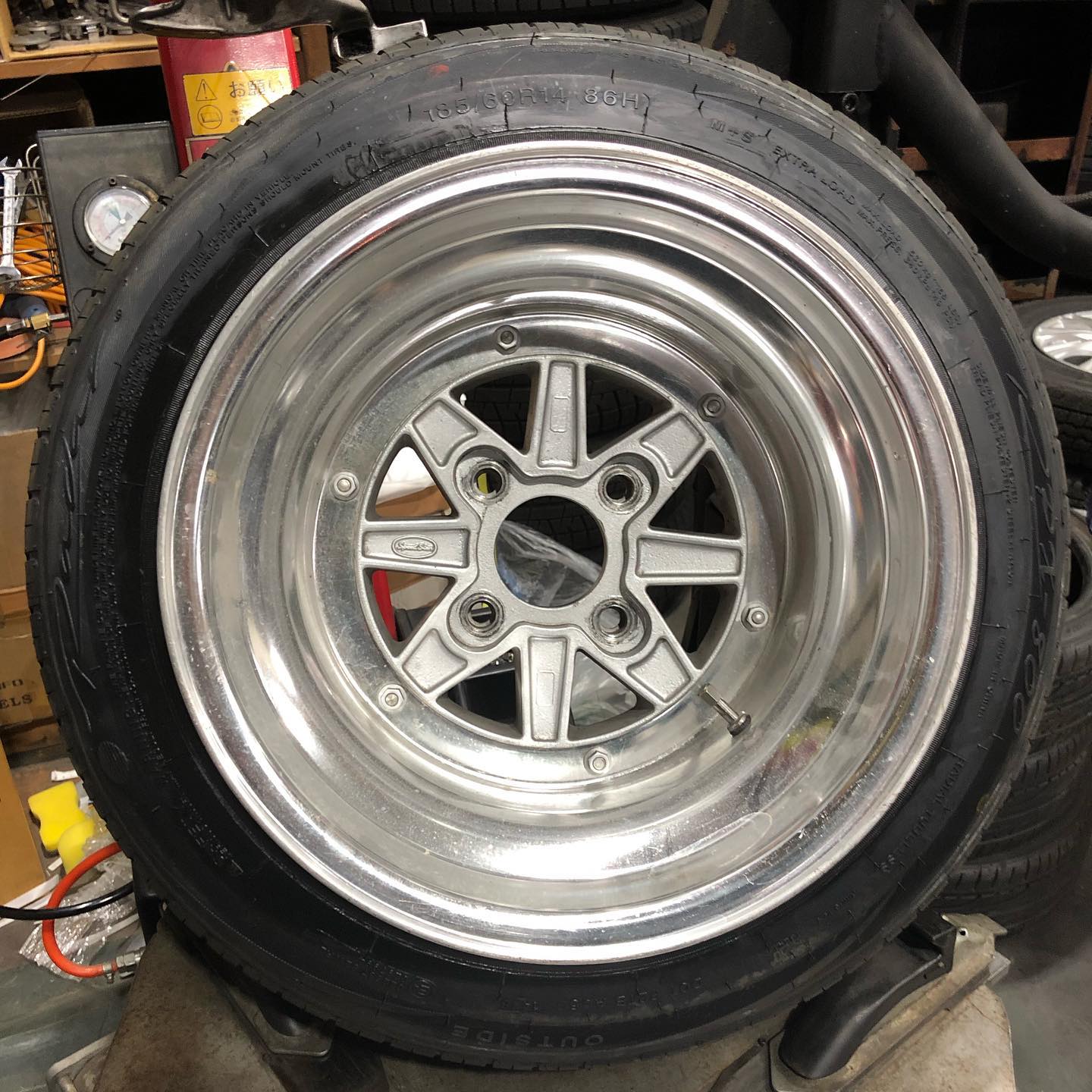 14インチ 11J 185/60R14 ホイール装着例 - CARSERVICE GRAVITY