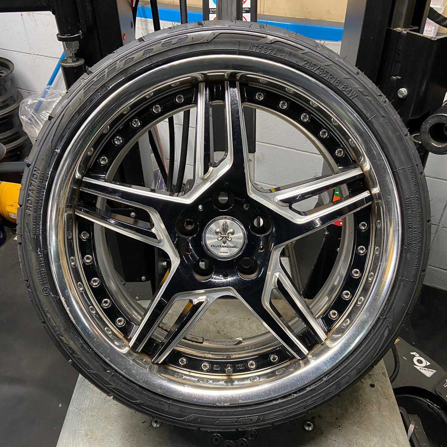 18インチ 7.5J 215/35R18 ホイール装着例 - CARSERVICE GRAVITY