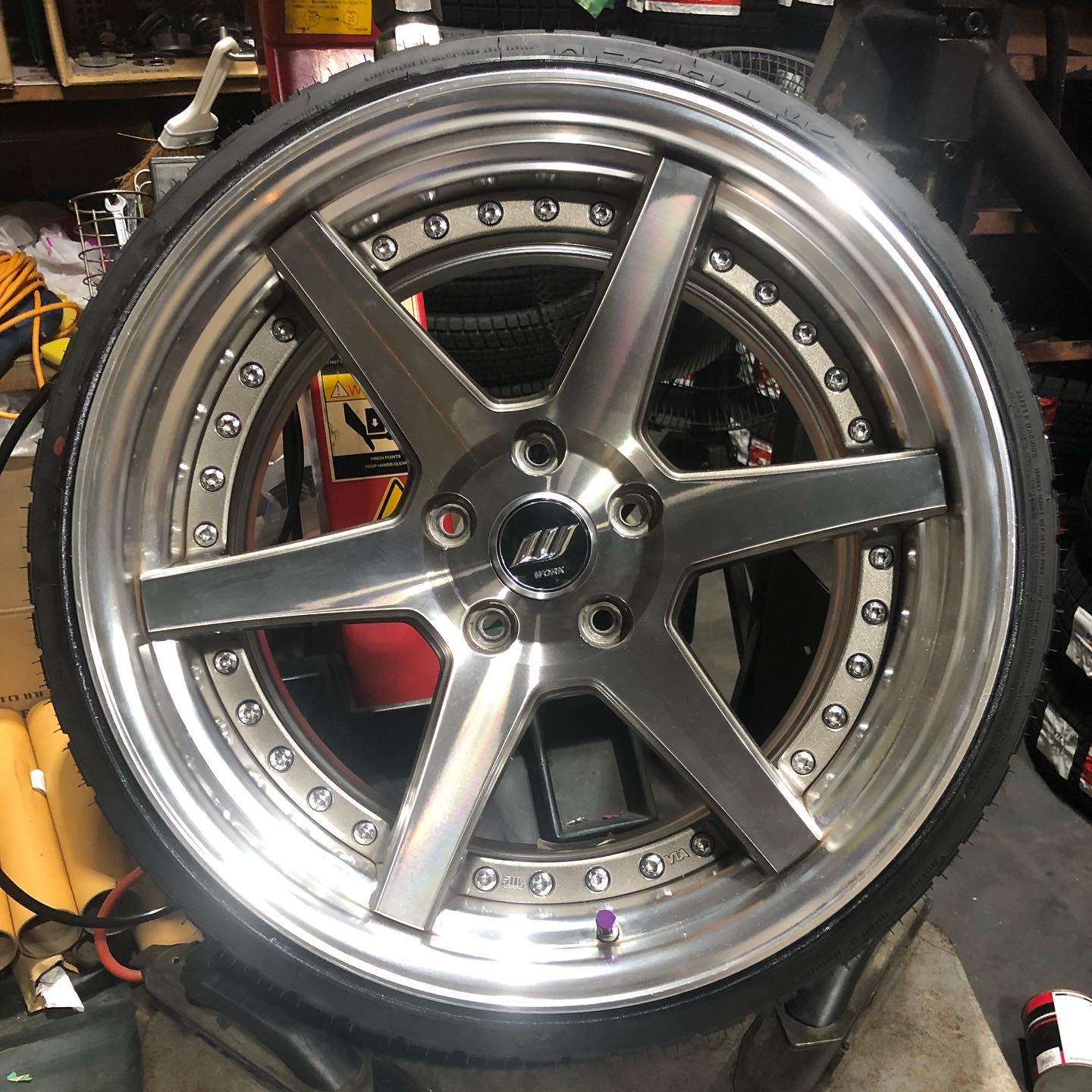 18インチ 9.5J 205/35R18 ホイール装着例 - CARSERVICE GRAVITY