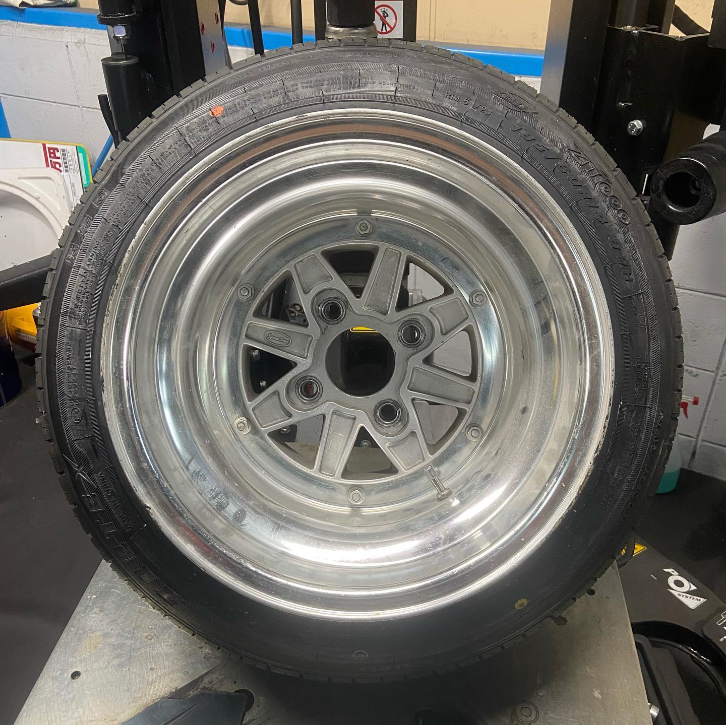 14インチ 11J 185/60R14 ホイール装着例 - CARSERVICE GRAVITY