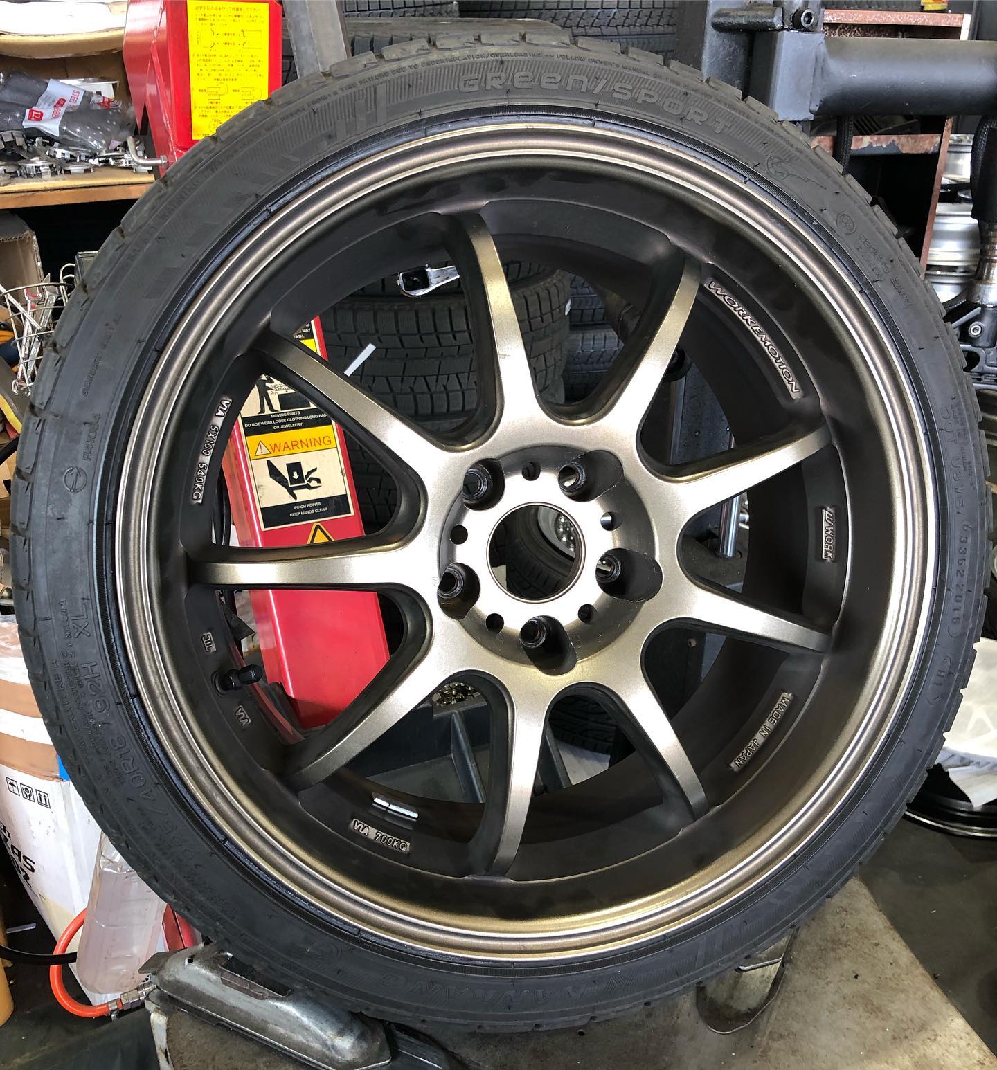 18インチ 8.5J 225/40R18 ホイール装着例 - CARSERVICE GRAVITY