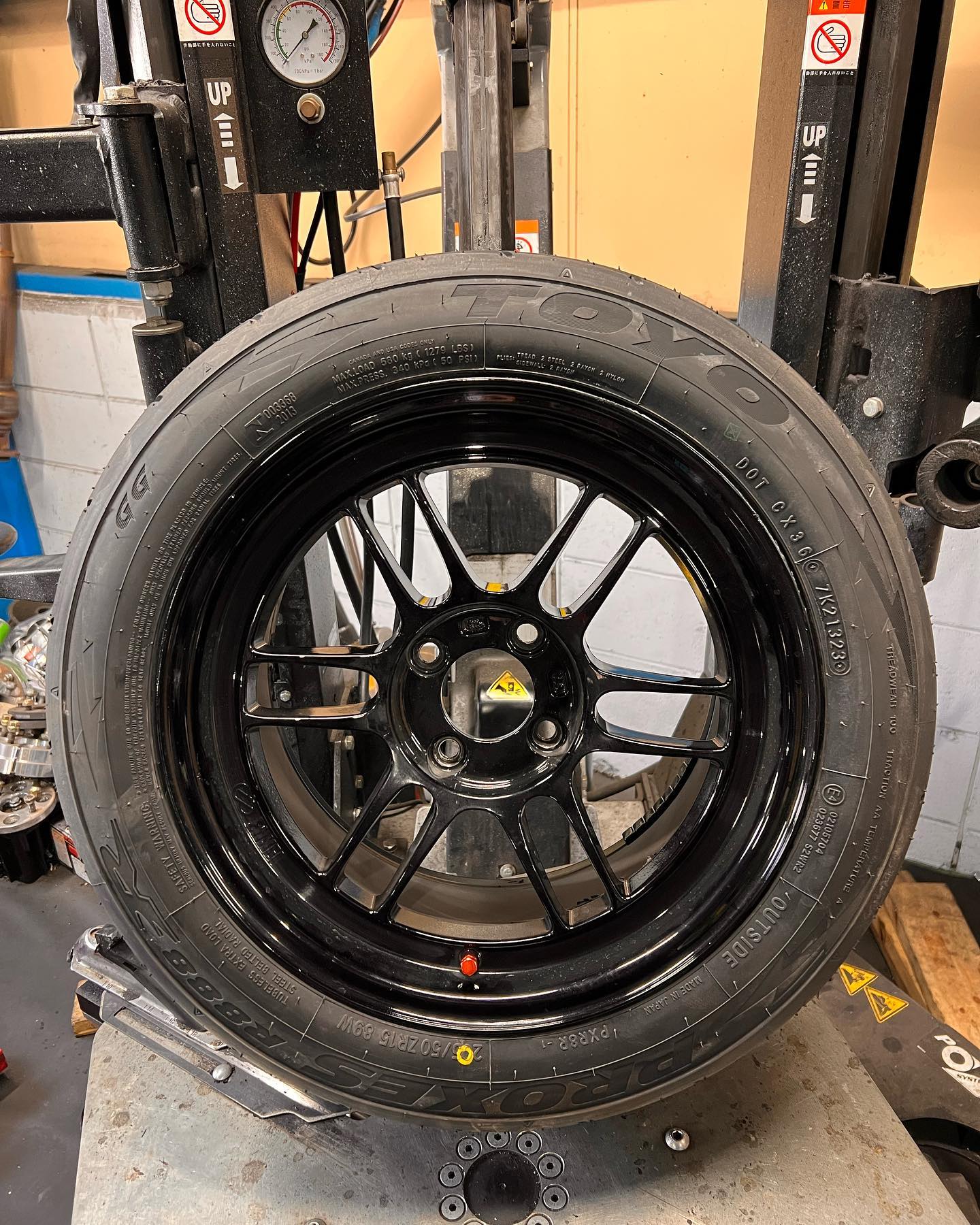 15インチ 8J 205/50R15 ホイール装着例 - CARSERVICE GRAVITY
