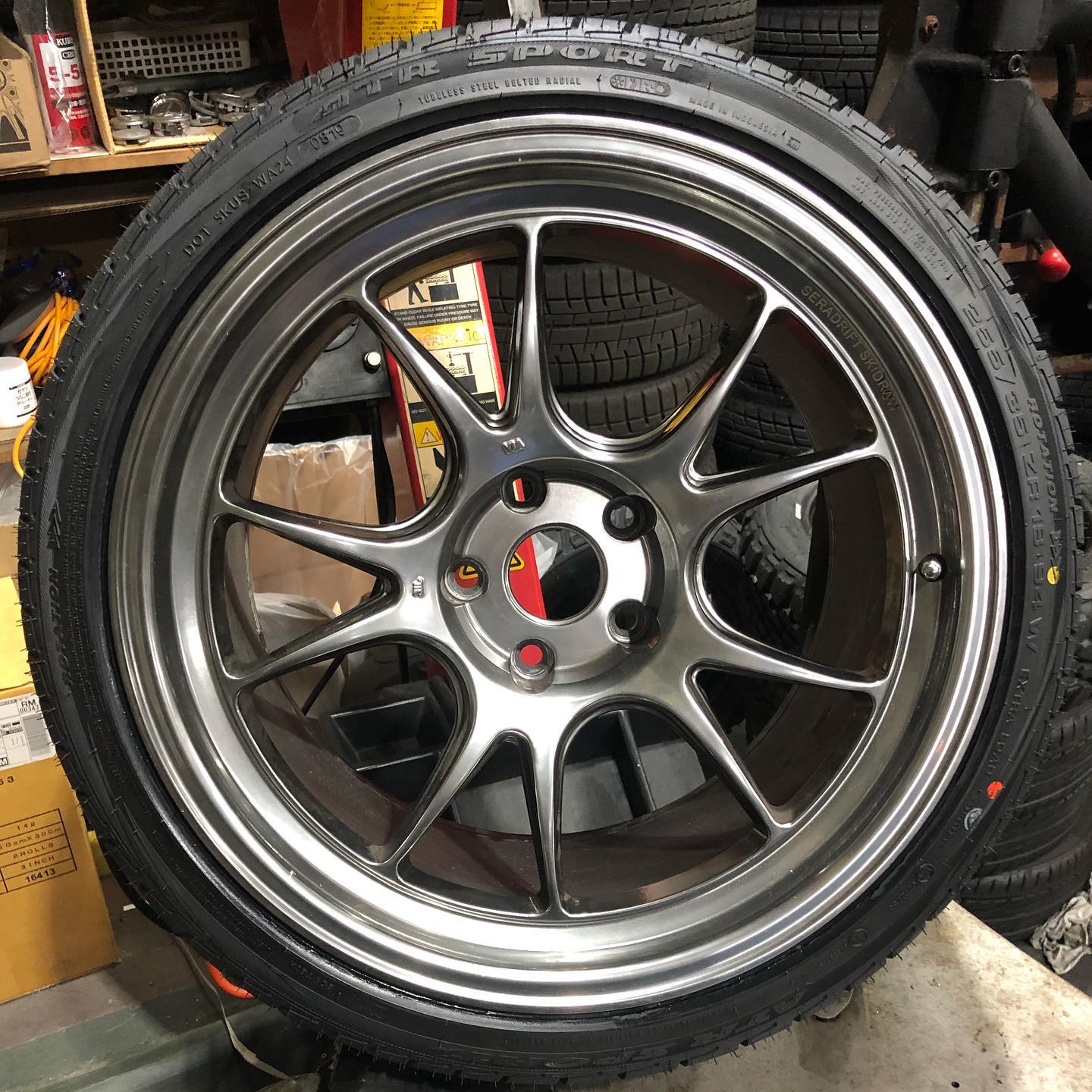 18インチ 10.5J 255/35R18 ホイール装着例 - CARSERVICE GRAVITY