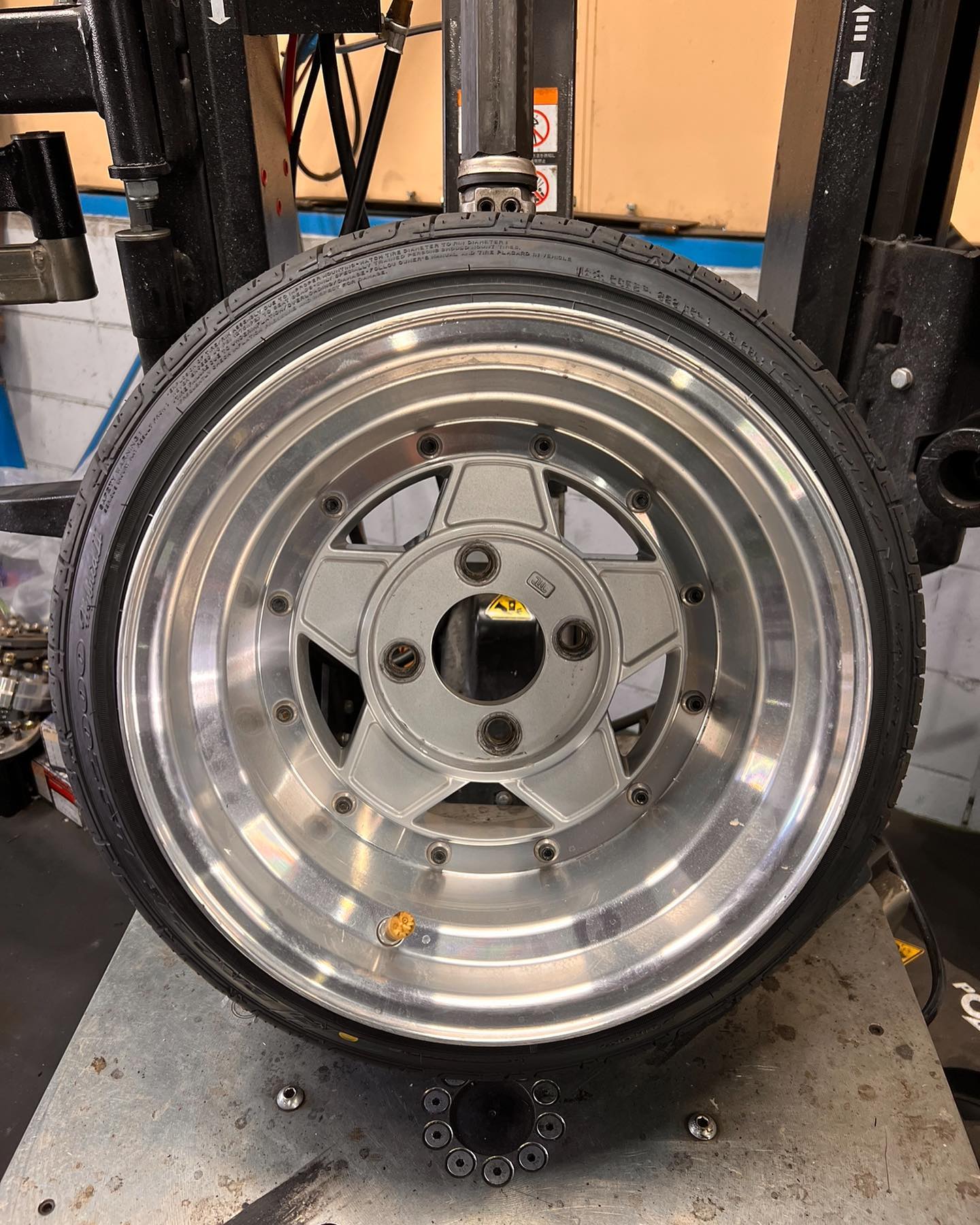 14インチ 8J 155/55R14 ホイール装着例 - CARSERVICE GRAVITY