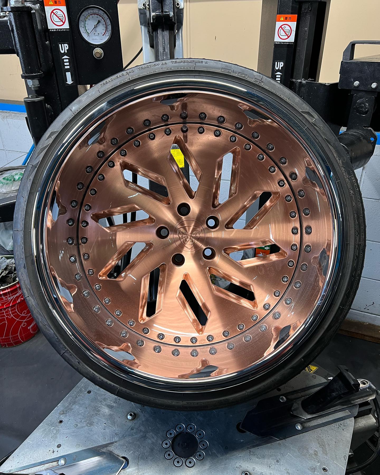 20インチ 13J 305/30R20 ホイール装着例 - CARSERVICE GRAVITY