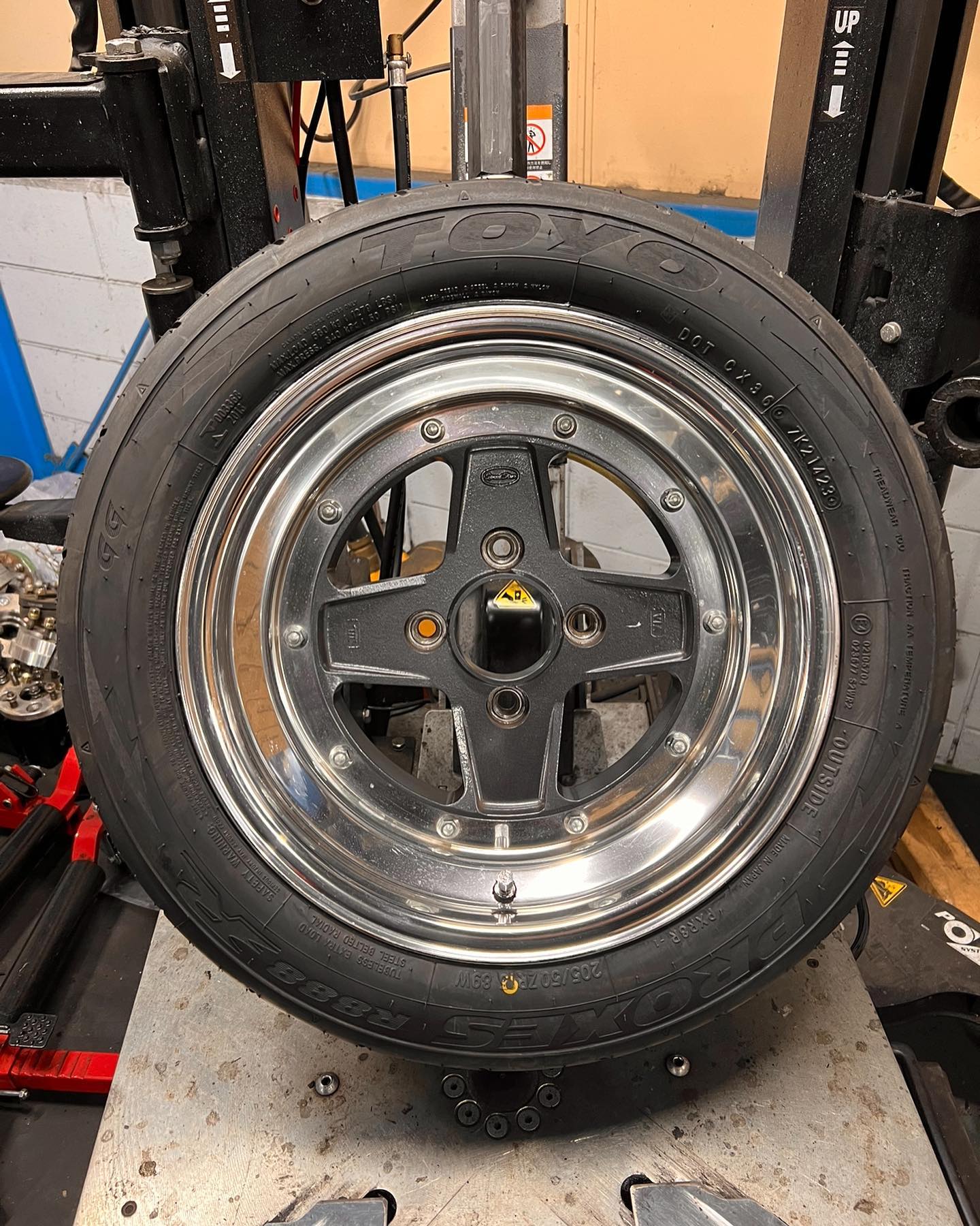 15インチ 7J 205/50R15 ホイール装着例 - CARSERVICE GRAVITY