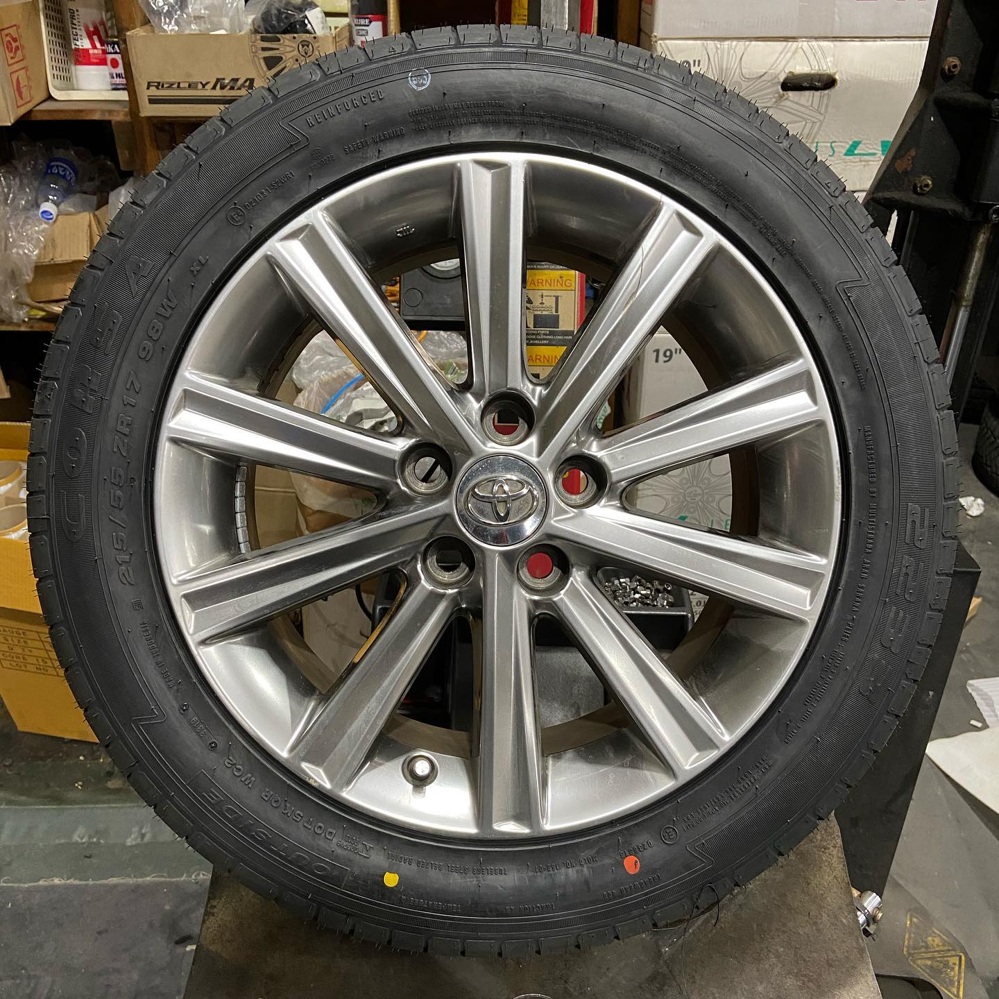 17インチ 7J 215/55R17 ホイール装着例 - CARSERVICE GRAVITY