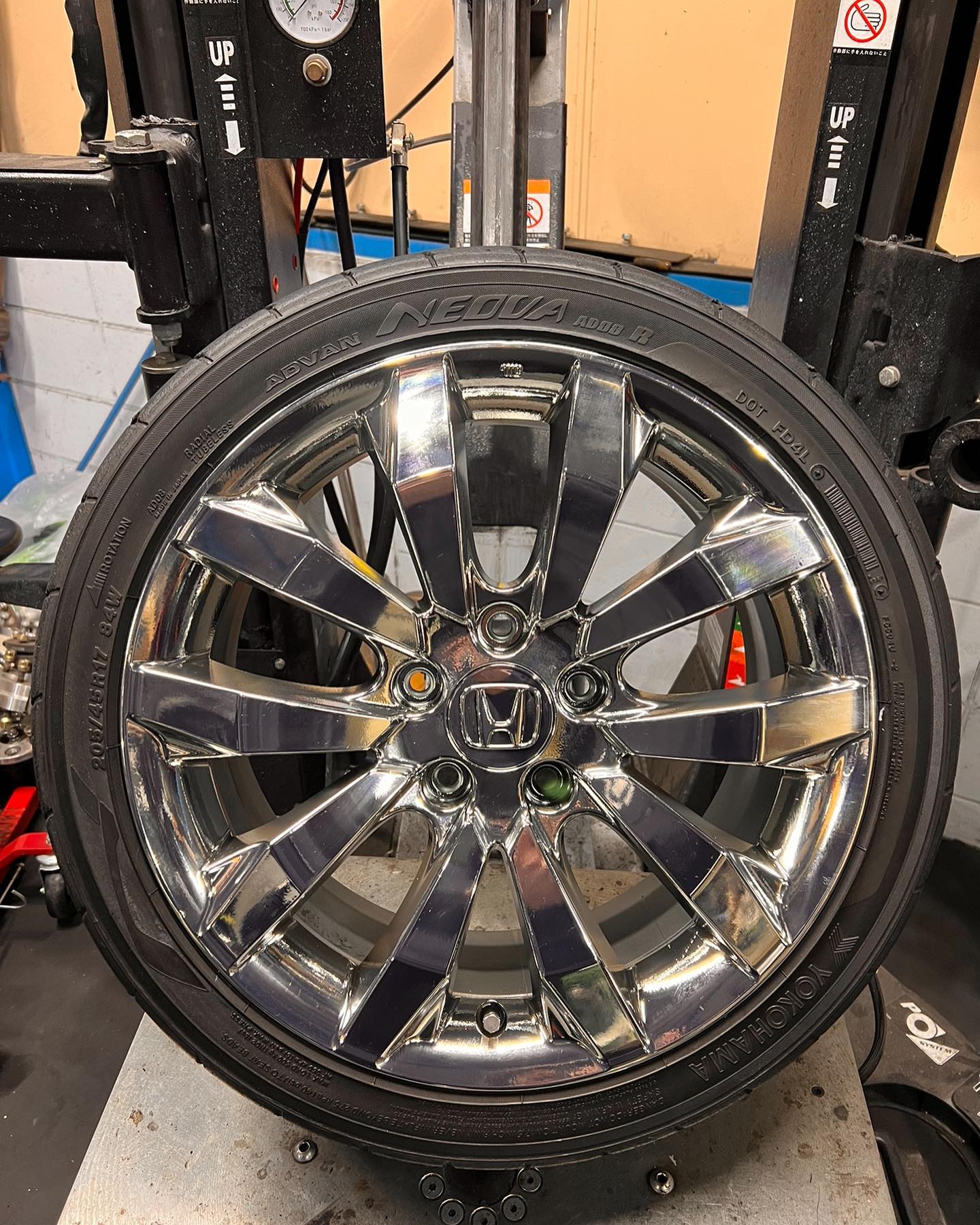 17インチ 8J 205/45R17 ホイール装着例 - CARSERVICE GRAVITY