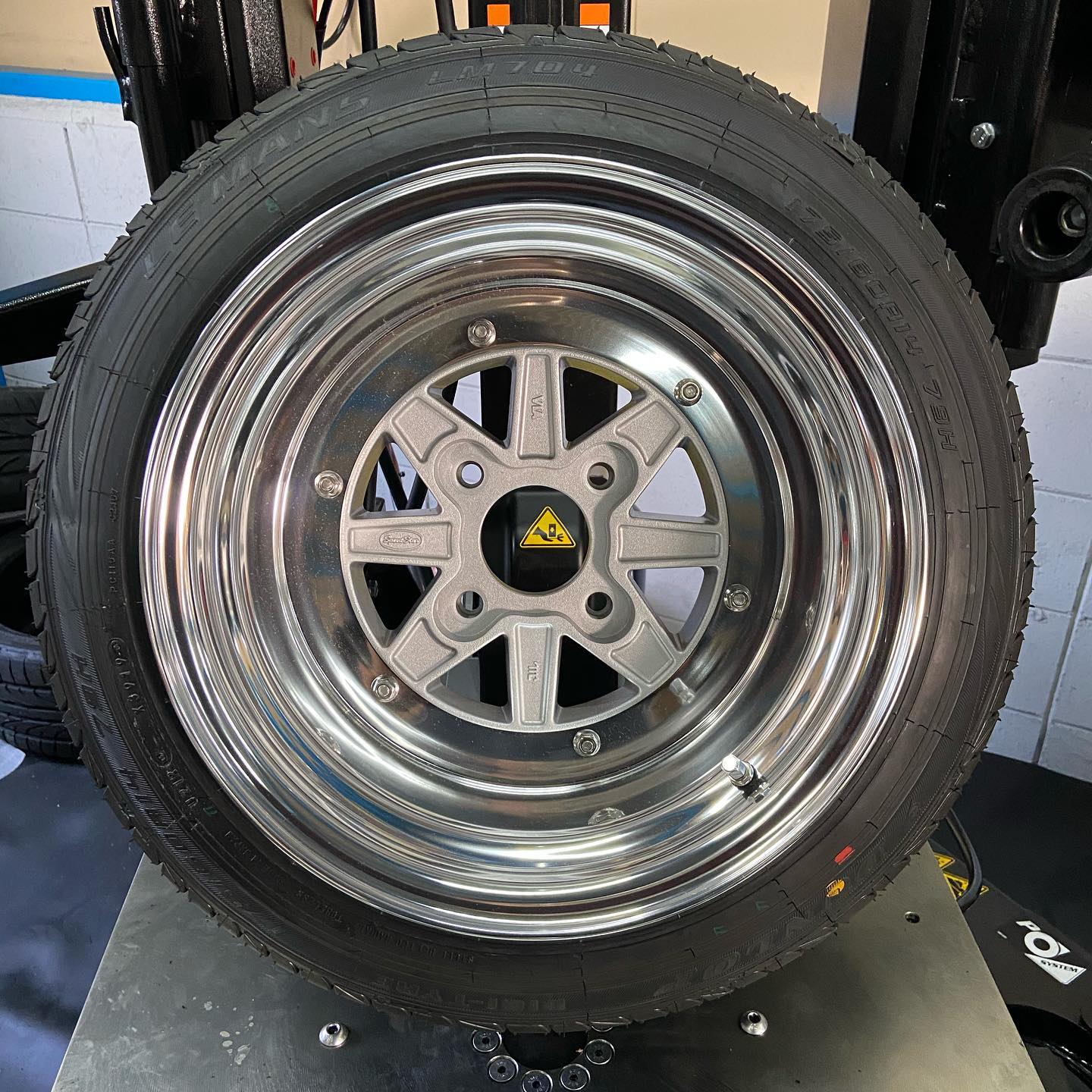 14インチ 9J 175/60R14 ホイール装着例 - CARSERVICE GRAVITY
