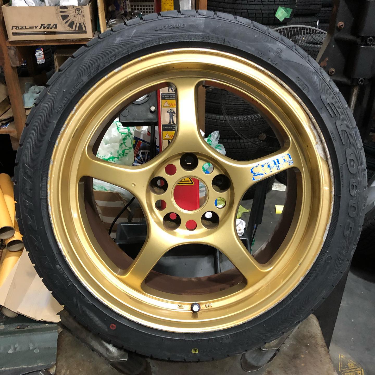 17インチ 8.5J 215/45R17 ホイール装着例 - CARSERVICE GRAVITY