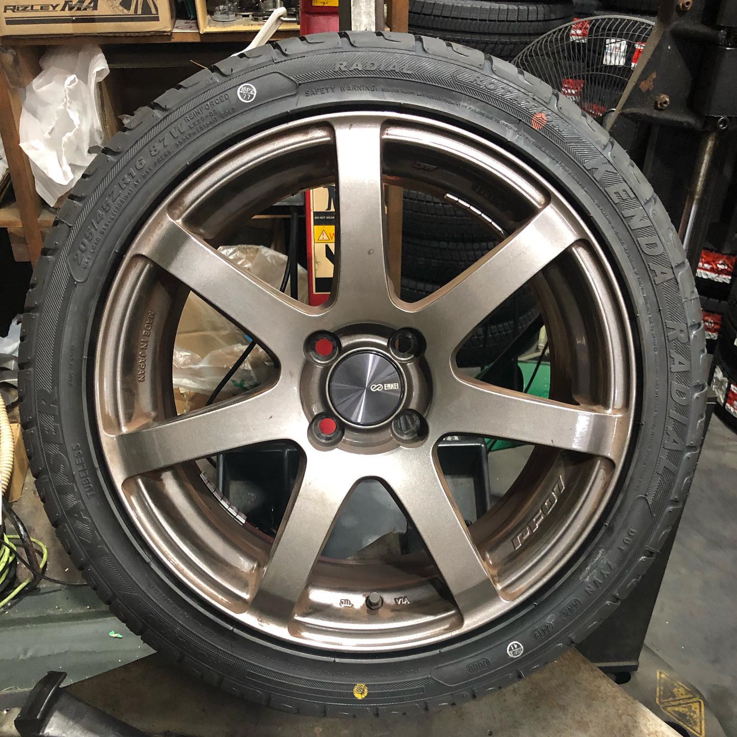 16インチ 7J 205/45R16 ホイール装着例 - CARSERVICE GRAVITY