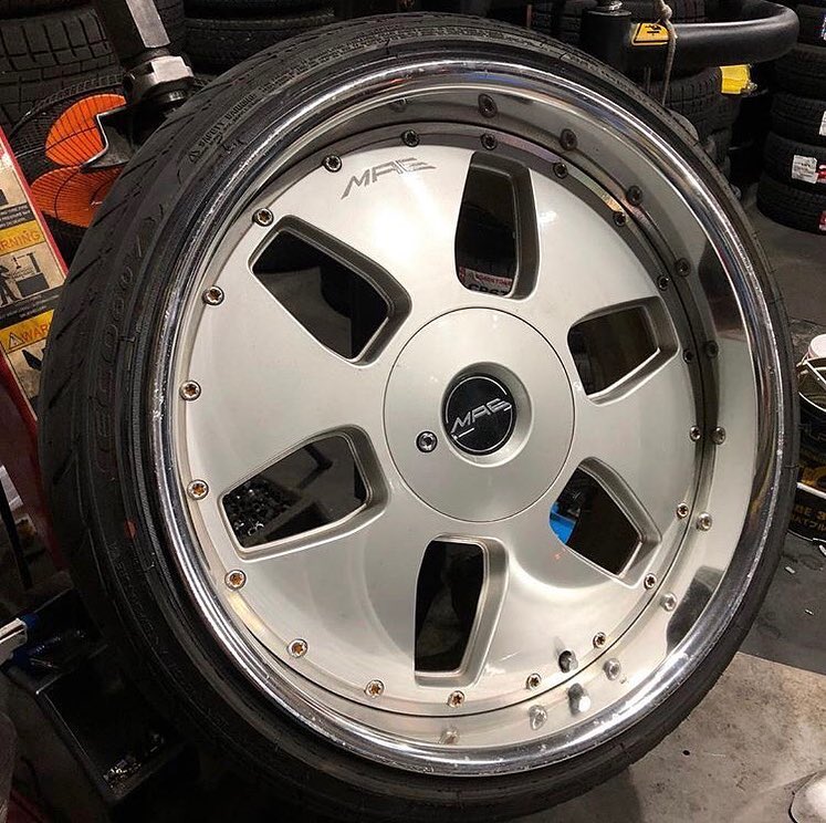 18インチ 10J 225/35R18 ホイール装着例 - CARSERVICE GRAVITY