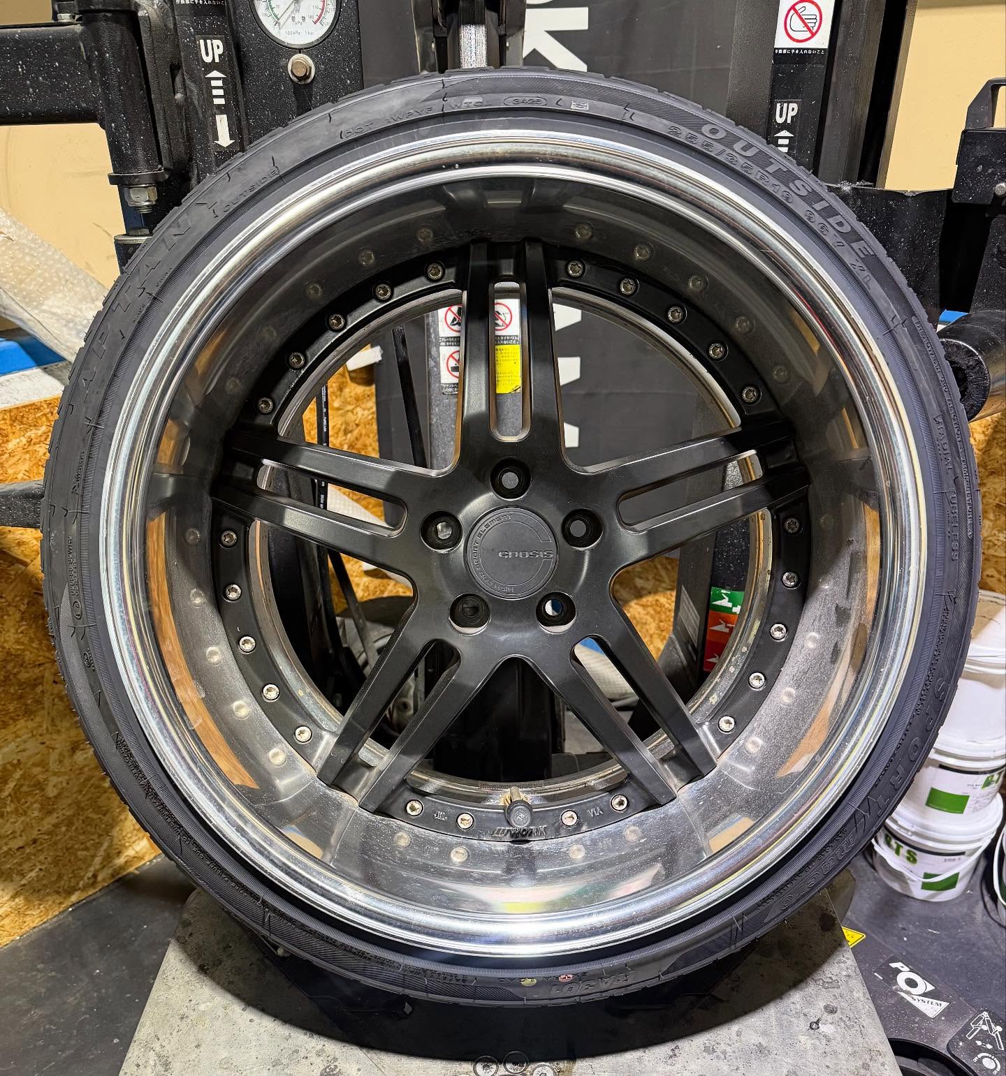 19インチ 11J 255/35R19 ホイール装着例 - CARSERVICE GRAVITY