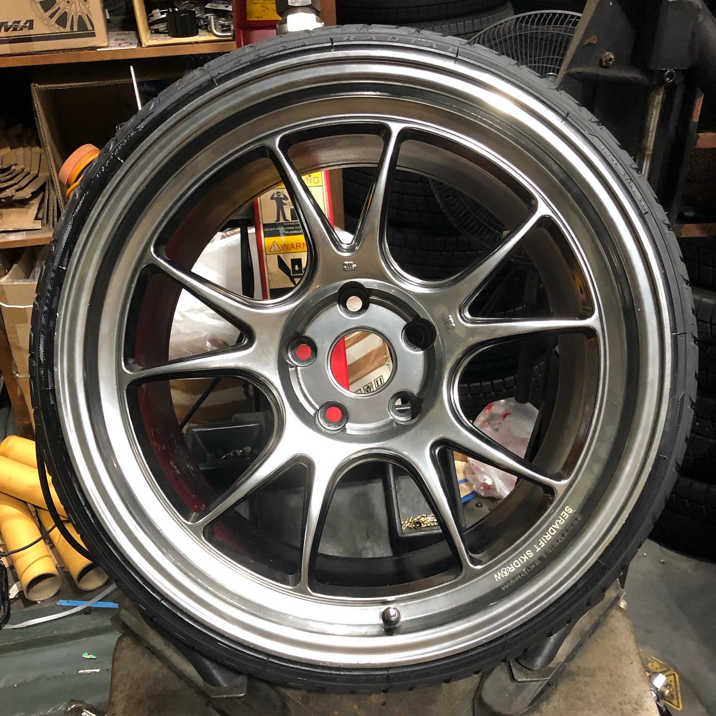 18インチ 10.5J 205/35R18 ホイール装着例 - CARSERVICE GRAVITY