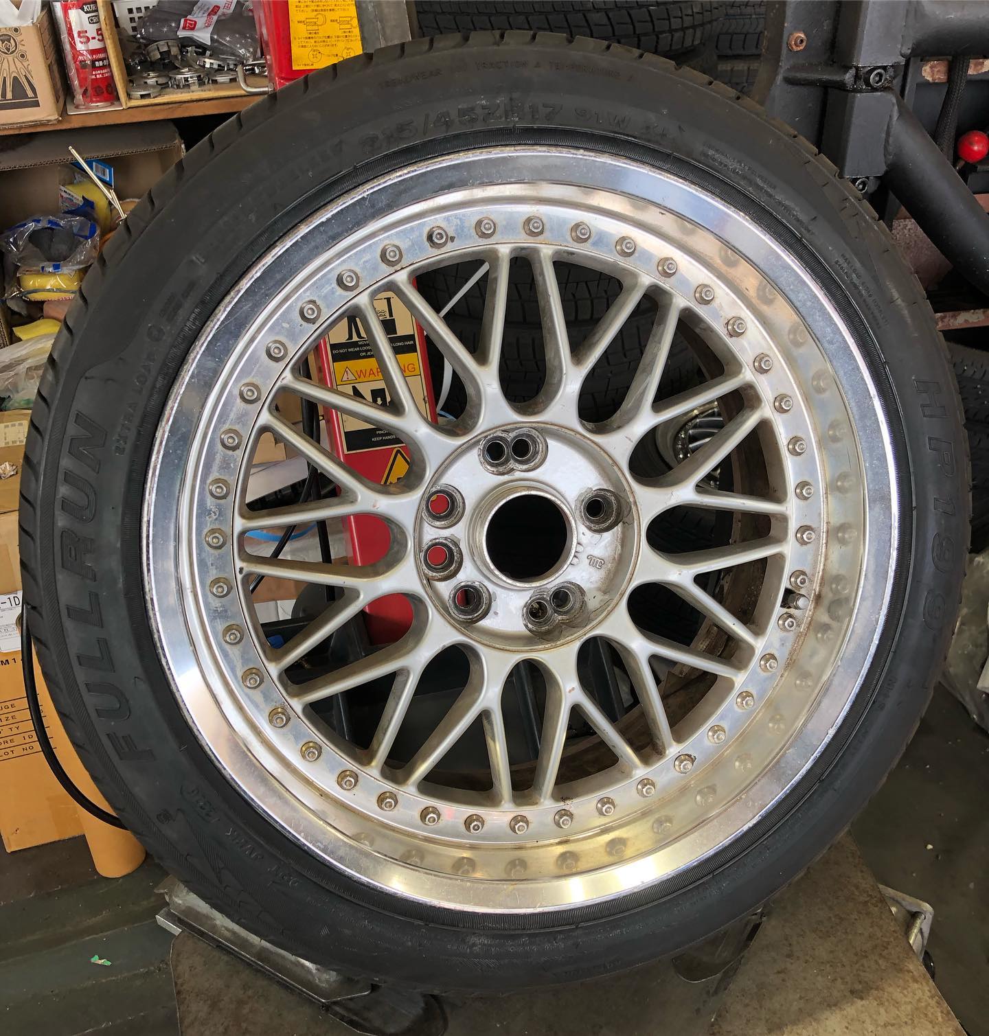 17インチ 8J 215/45R17 ホイール装着例 - CARSERVICE GRAVITY