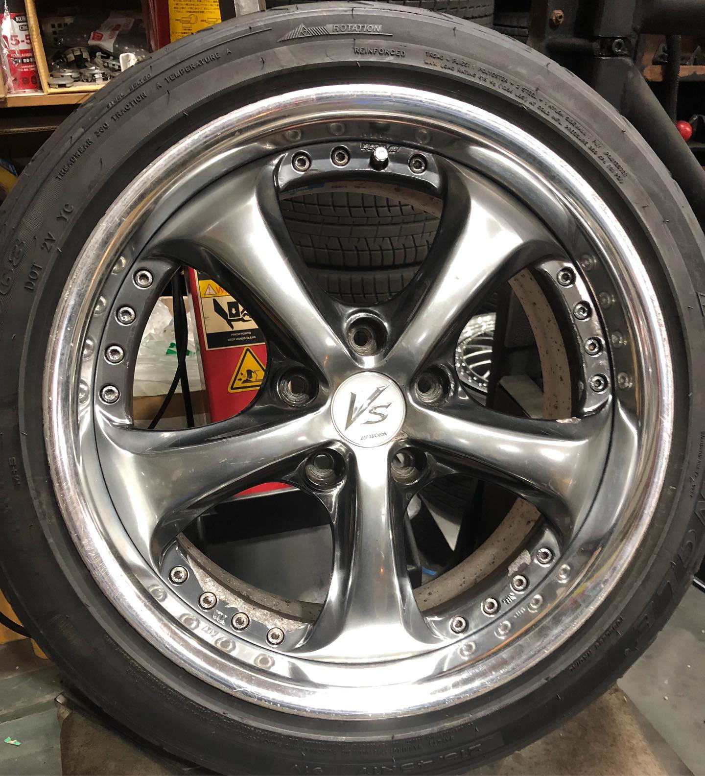 17インチ 8J 215/45R17 ホイール装着例 - CARSERVICE GRAVITY