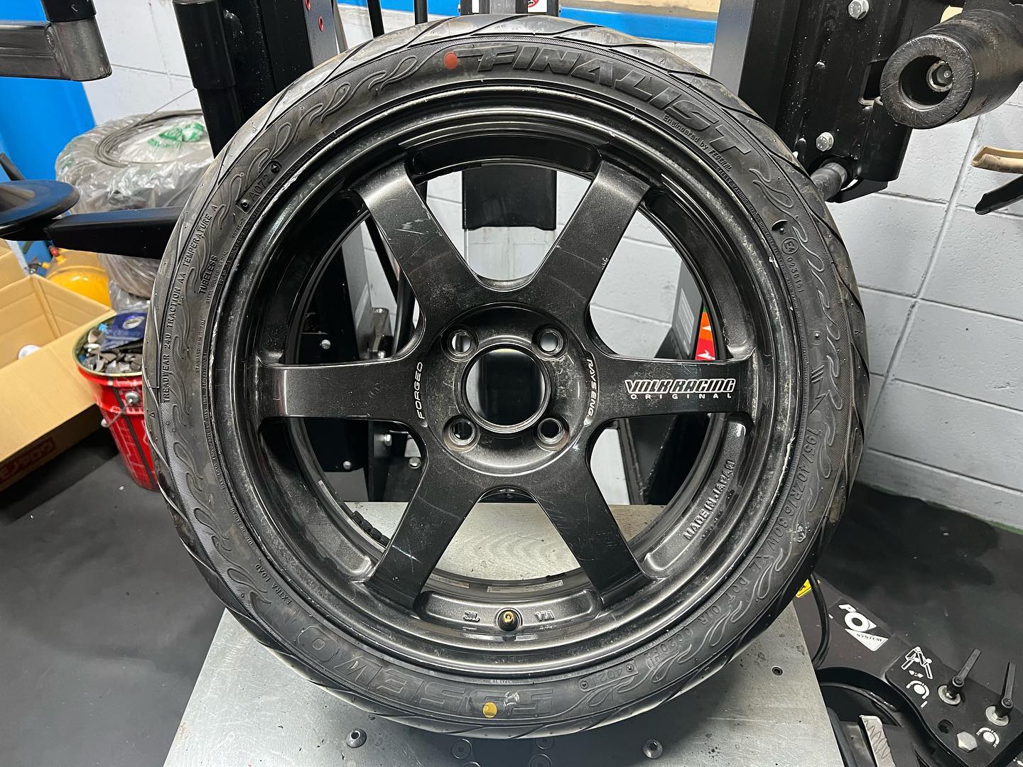 16インチ 6J 195/40R16 ホイール装着例 - CARSERVICE GRAVITY
