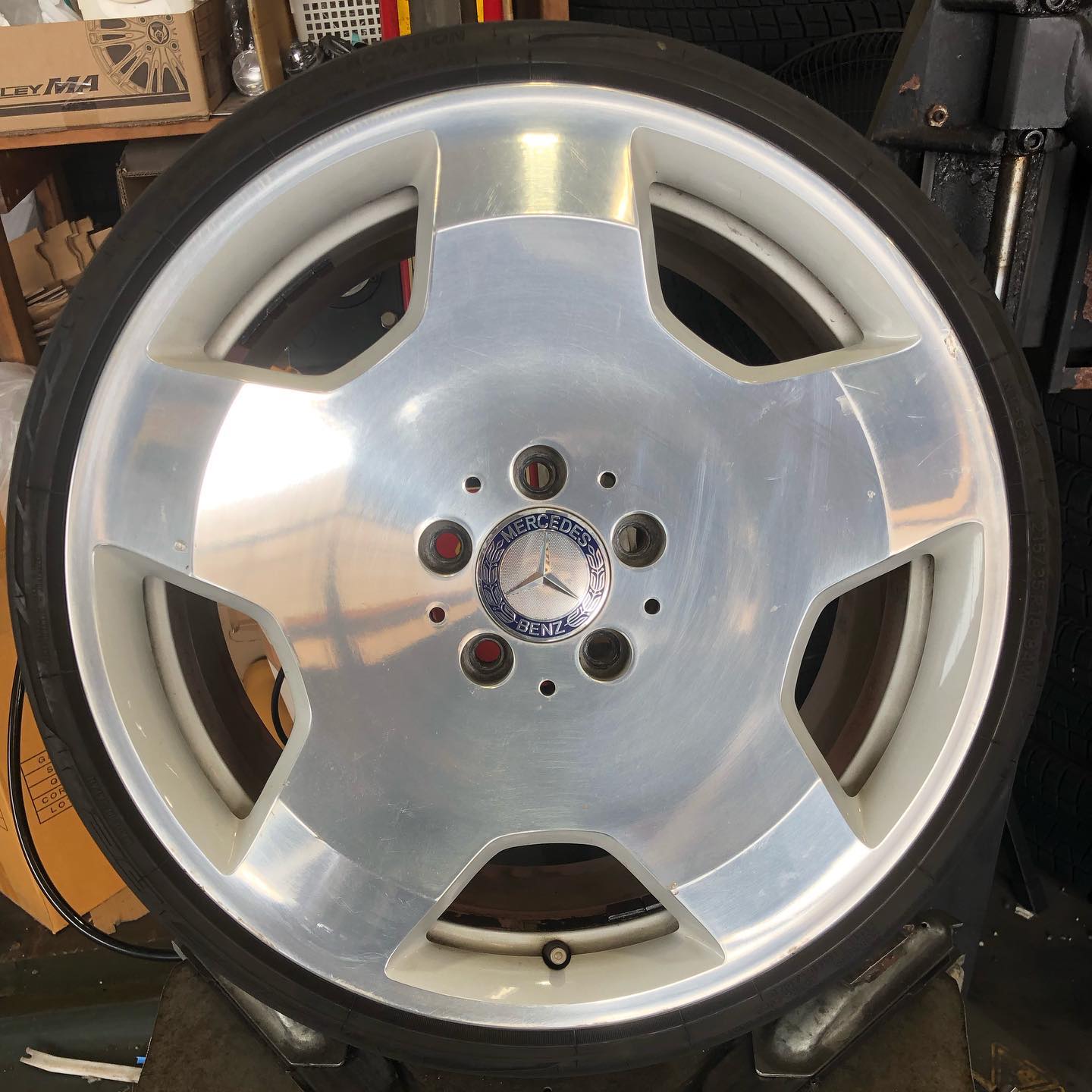 18インチ 8.5J 215/35R18 ホイール装着例 - CARSERVICE GRAVITY