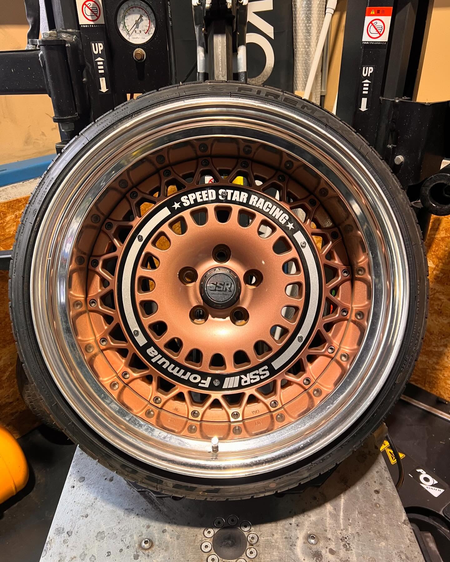 19インチ 11.5J 245/35R19 ホイール装着例 - CARSERVICE GRAVITY