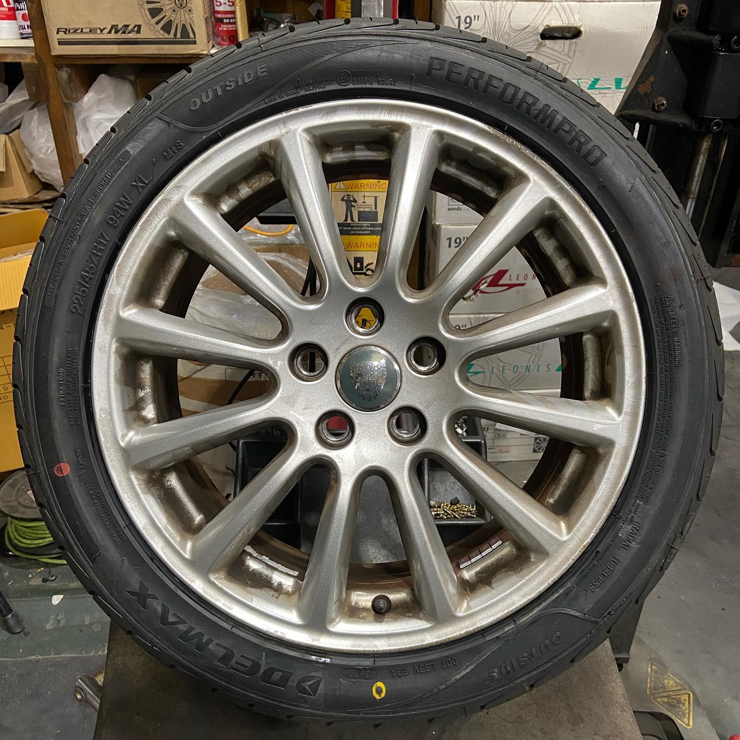 17インチ 7J 225/45R17 ホイール装着例 - CARSERVICE GRAVITY