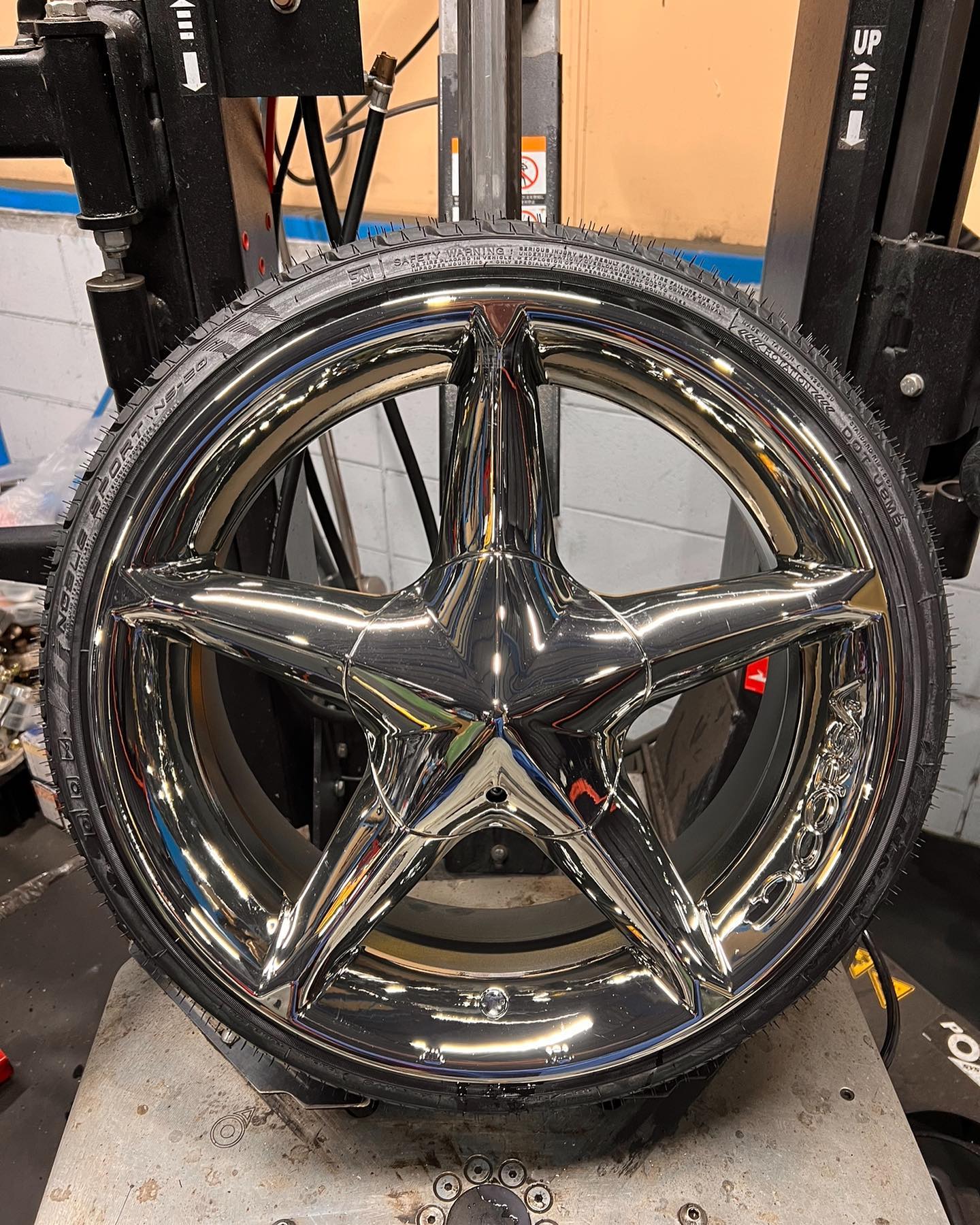 17インチ 7J 185/35R17 ホイール装着例 - CARSERVICE GRAVITY