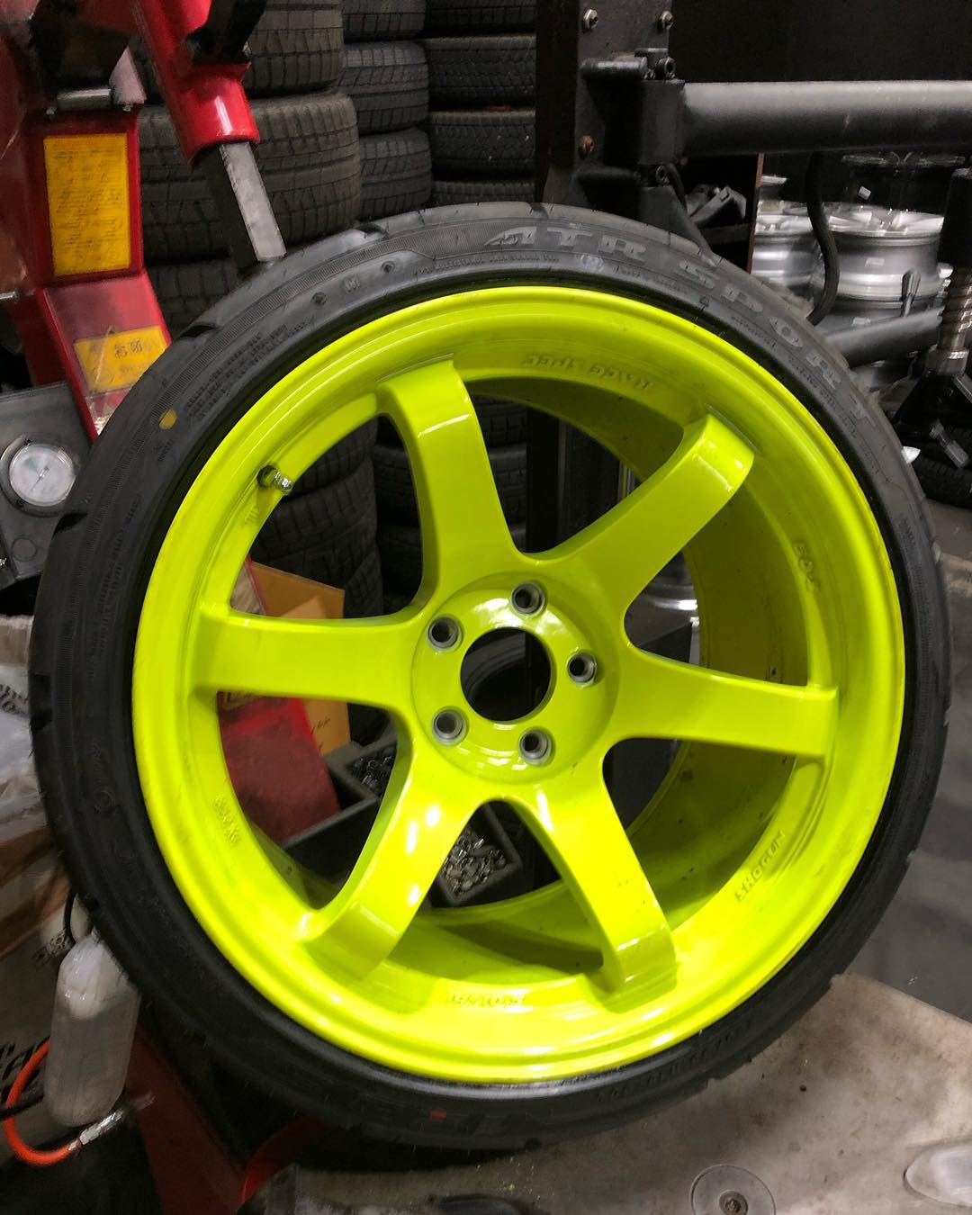18インチ 10.5J 255/35R18 ホイール装着例 - CARSERVICE GRAVITY