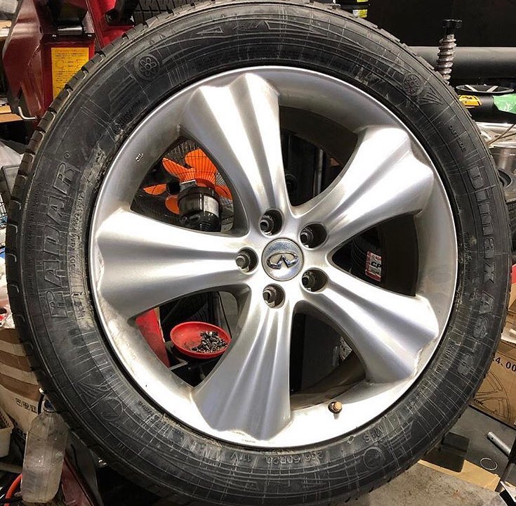 20インチ 8J 265/50R20 ホイール装着例 - CARSERVICE GRAVITY