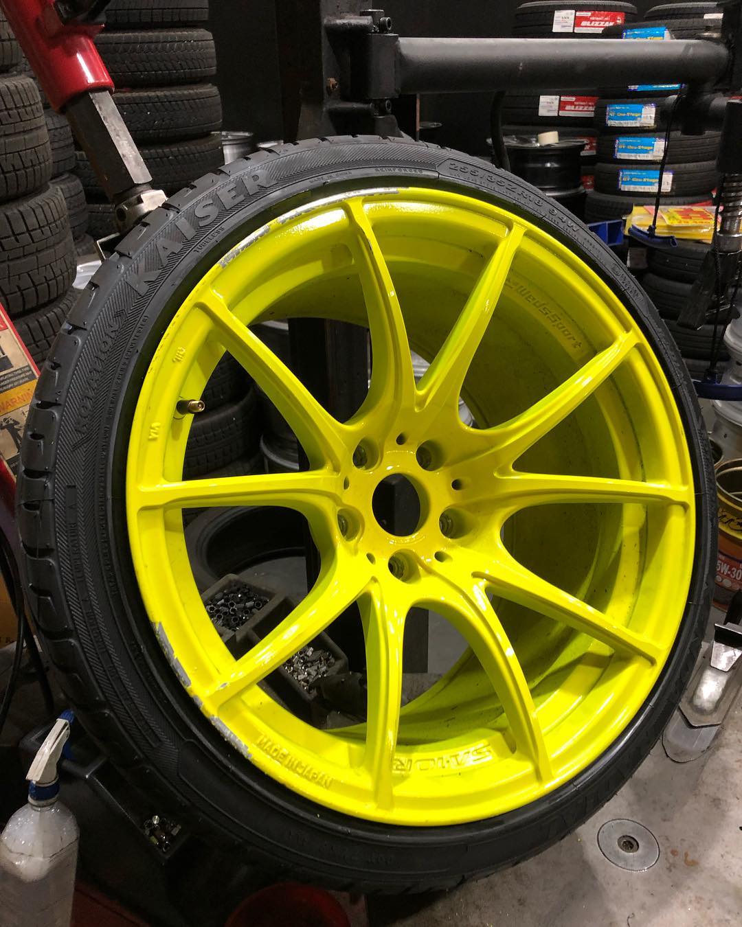 18インチ 10.5J 255/35R18 ホイール装着例 - CARSERVICE GRAVITY