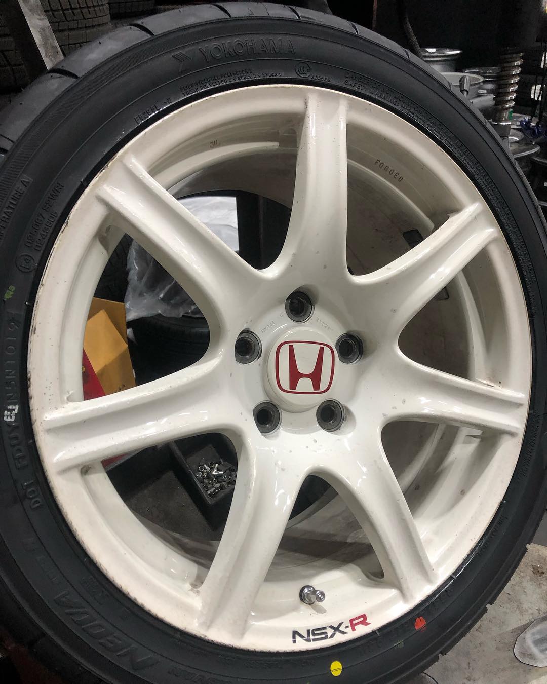 17インチ 9J 255/40R17 ホイール装着例 - CARSERVICE GRAVITY