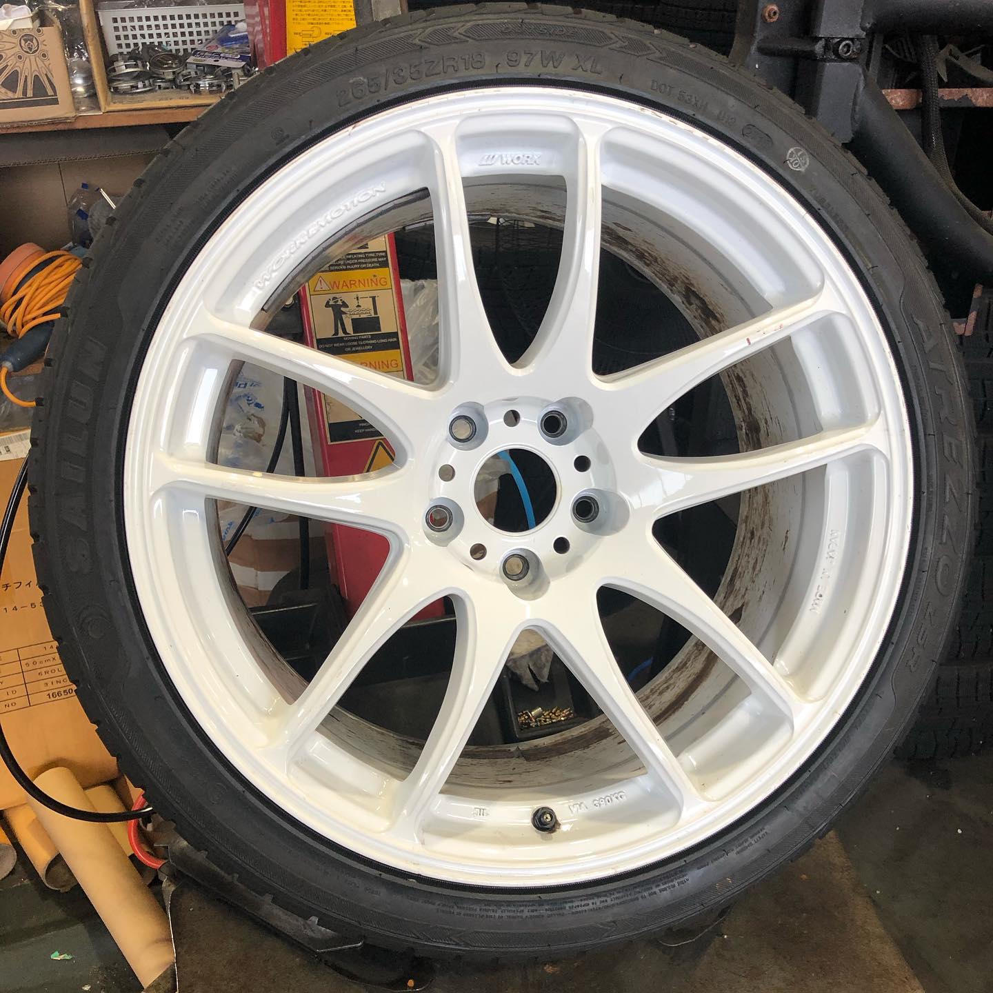 18インチ 9.5J 265/35R18 ホイール装着例 - CARSERVICE GRAVITY