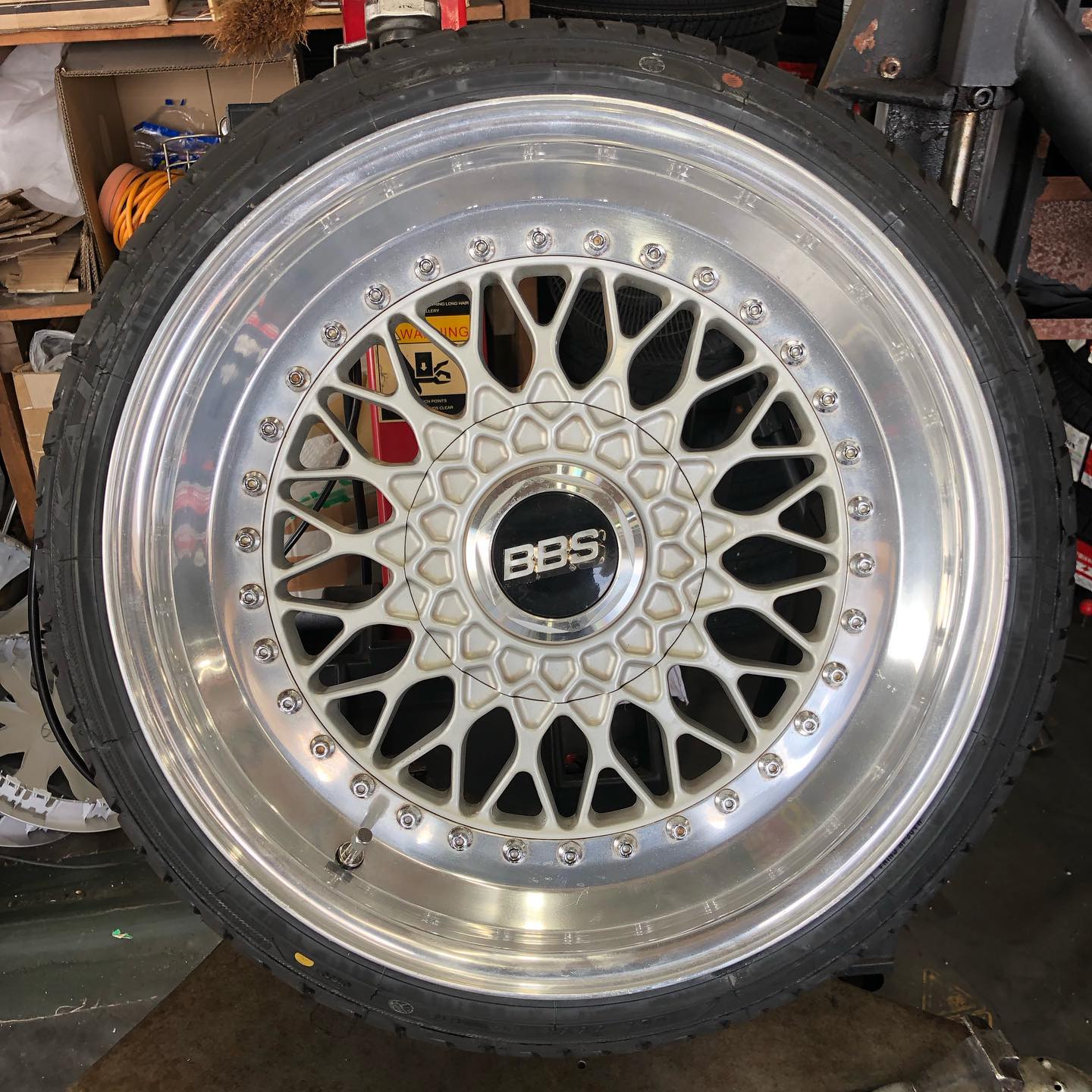 17インチ 9.5J 205/40R17 ホイール装着例 - CARSERVICE GRAVITY