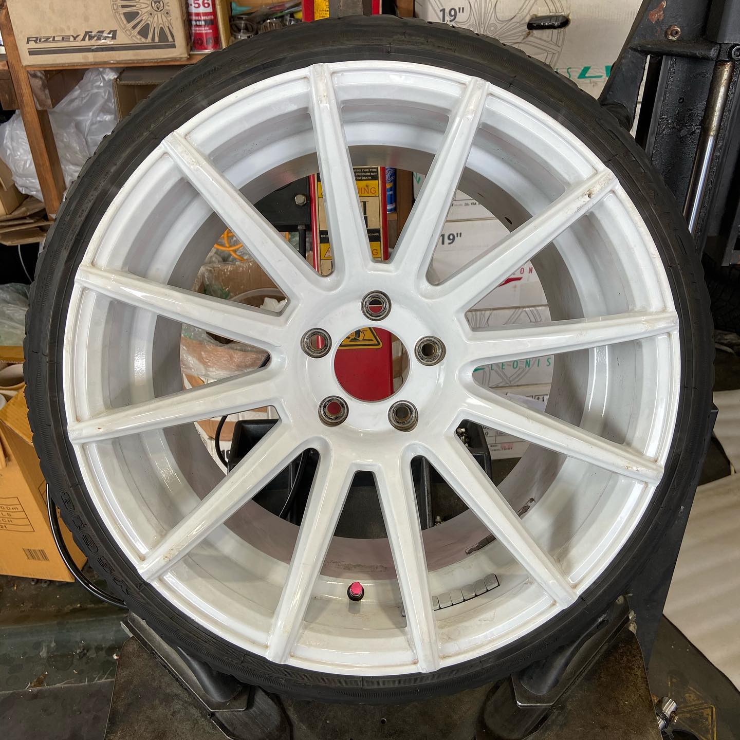 18インチ 10.5J 225/35R18 ホイール装着例 - CARSERVICE GRAVITY